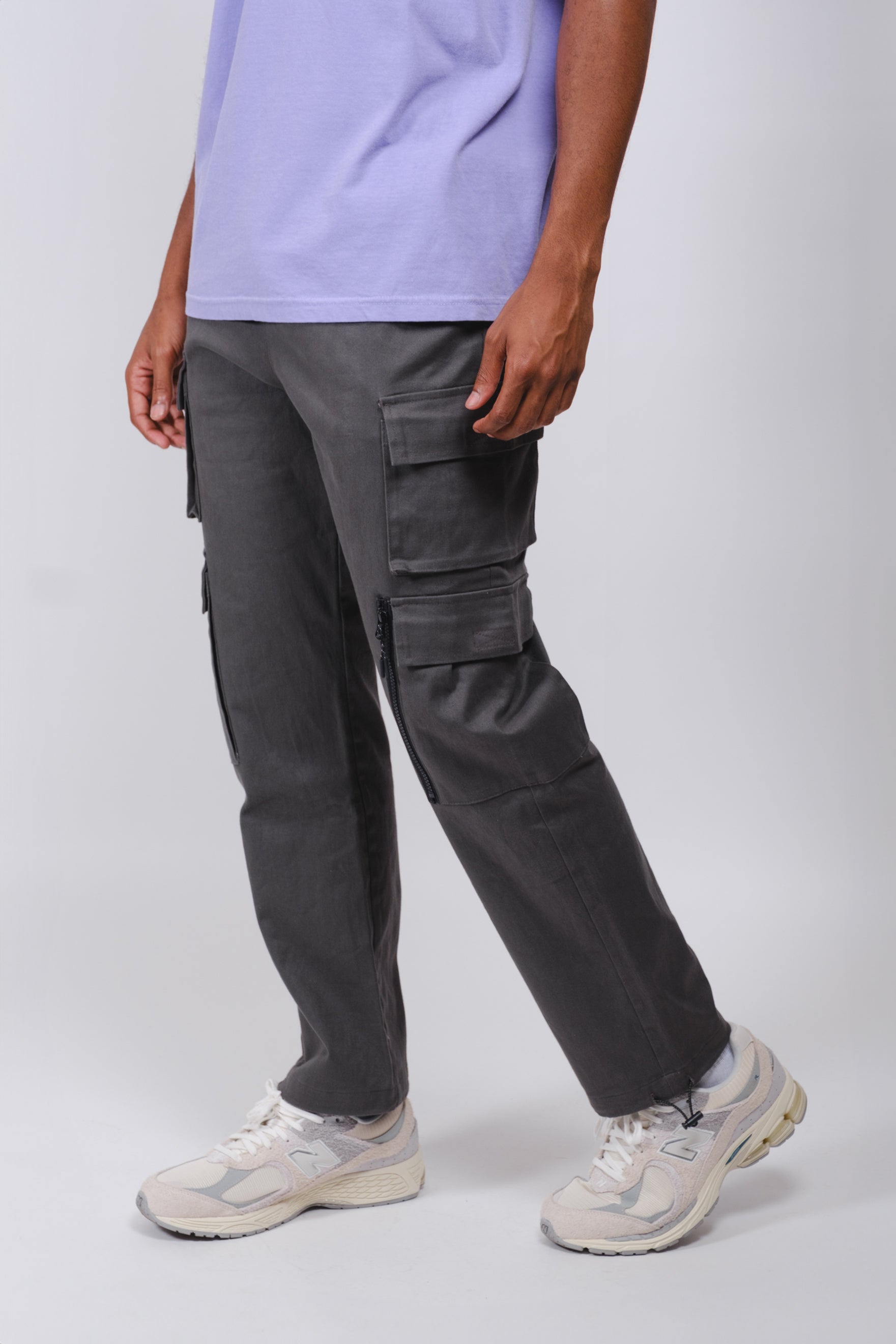 Men’s utility cargo pants with stretch twill fabric for comfort and durability
#color_charcoal