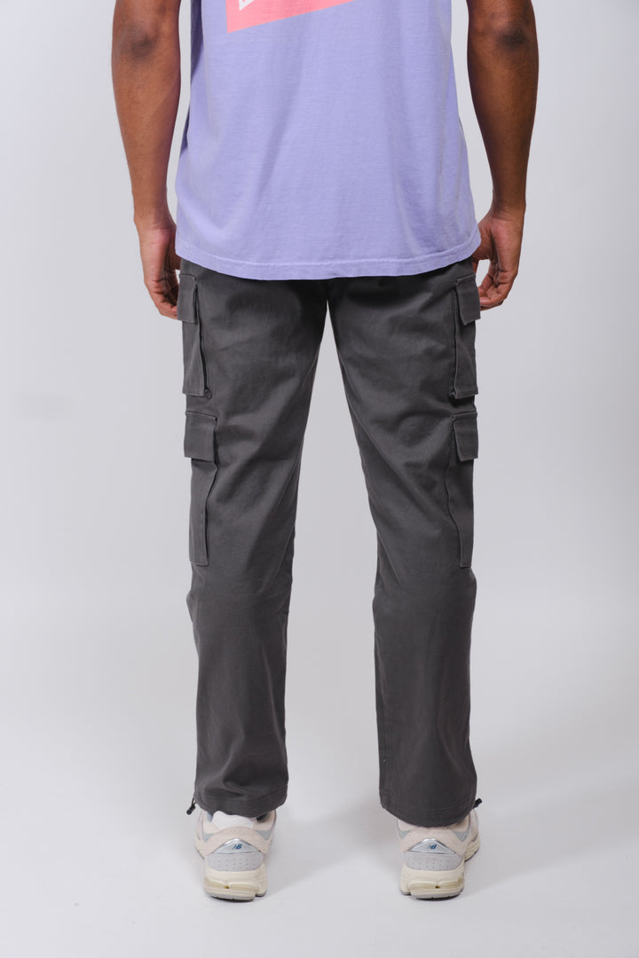 Functional men’s cargo pants in stretch twill with deep utility pockets
#color_charcoal