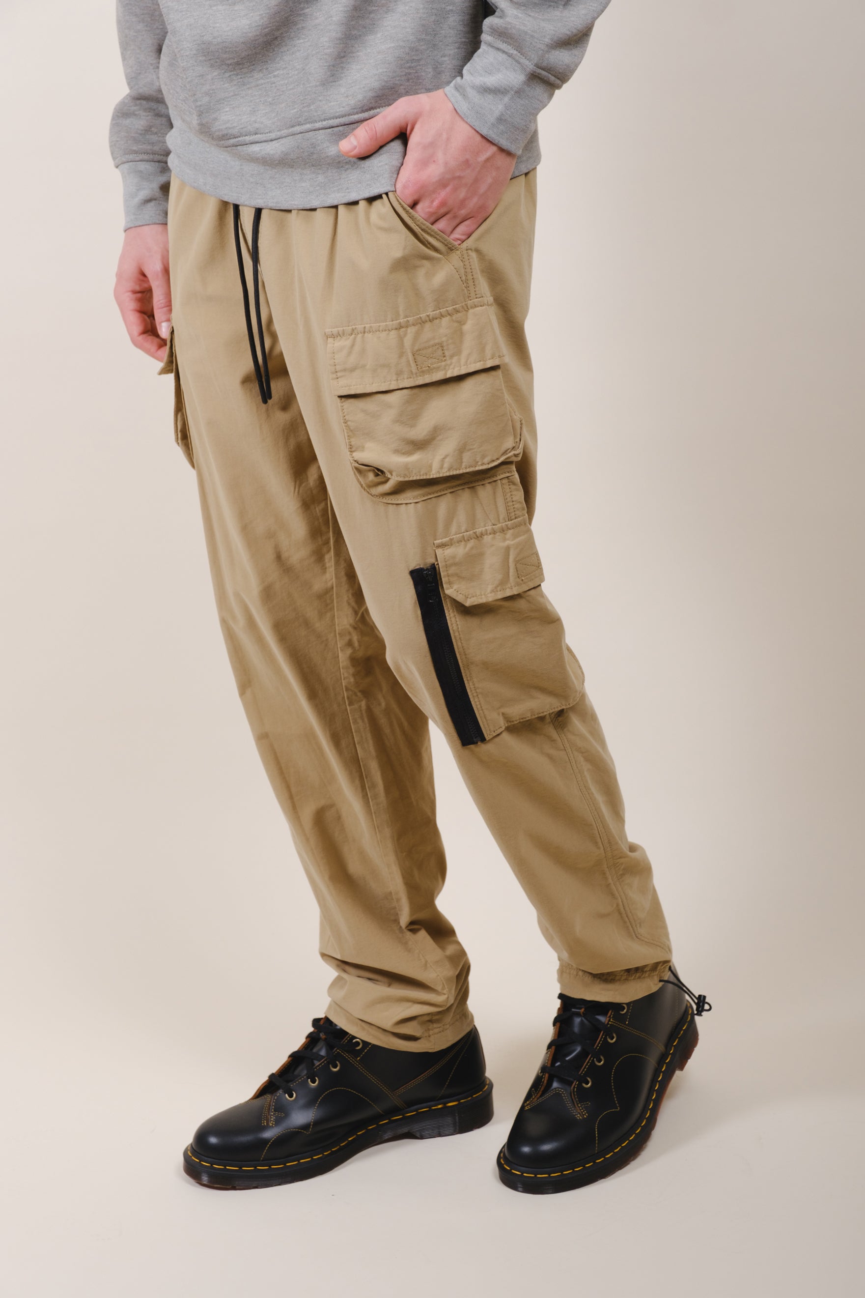 Comfortable twill utility cargo pants with stretch fabric for men
#color_khaki