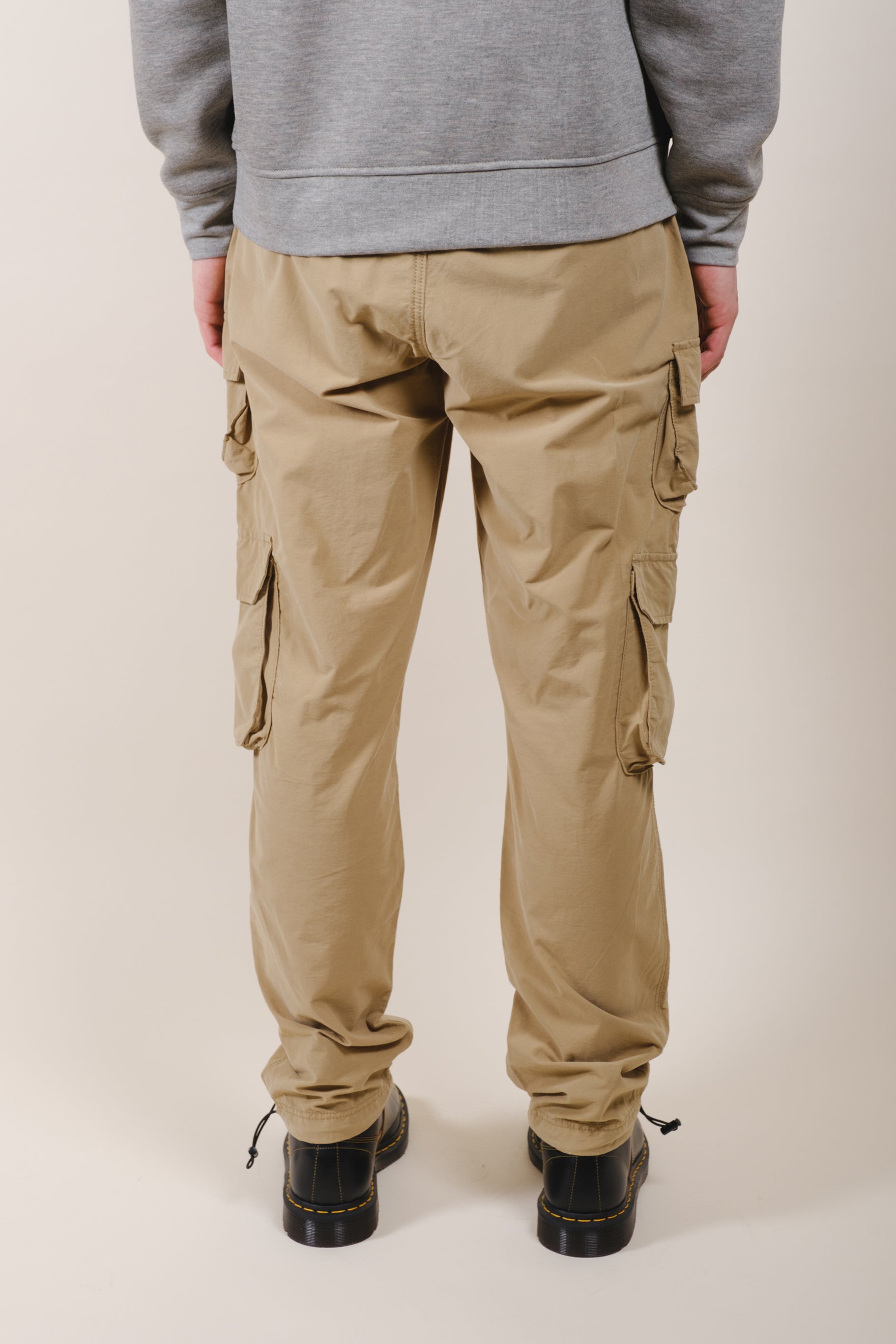 Utility inspired men’s cargo pants in stretch twill with adjustable waistband
#color_khaki