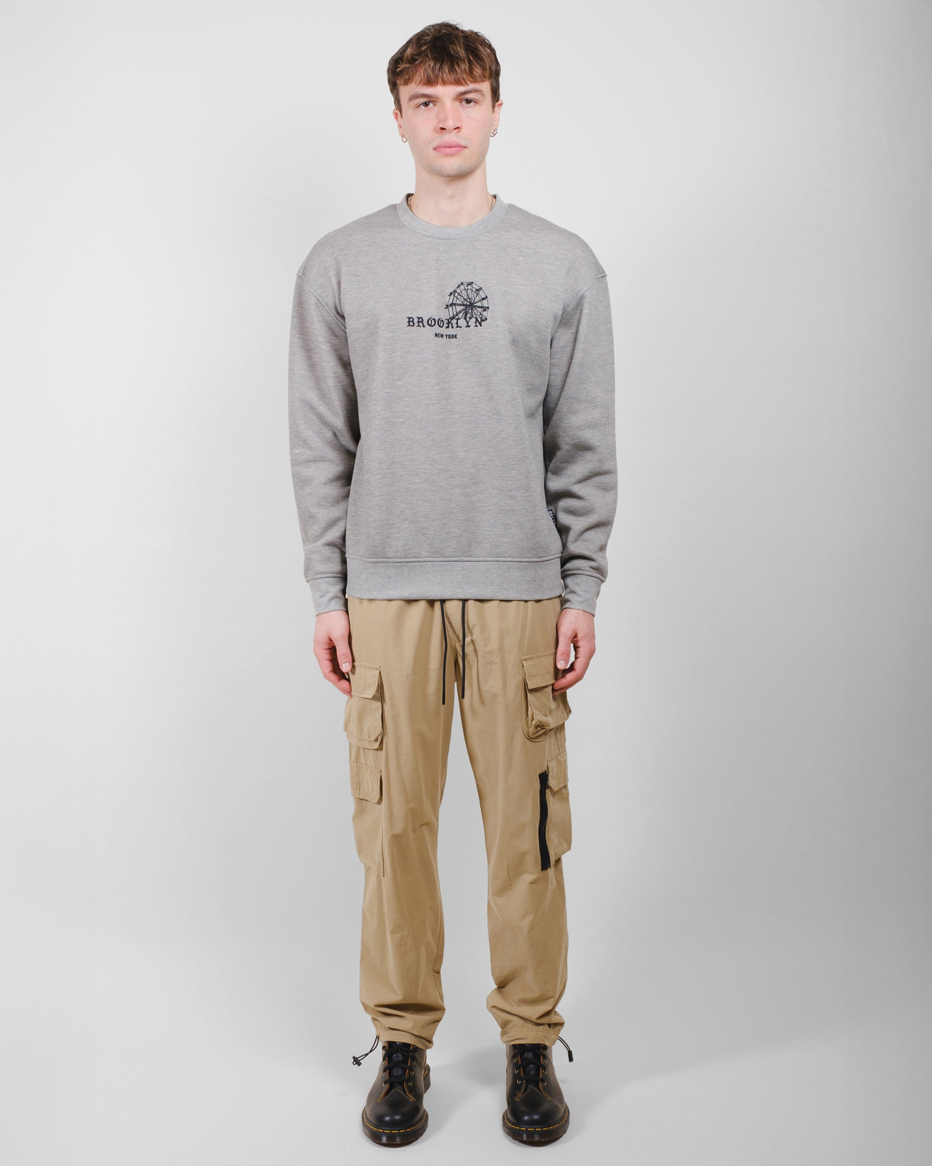 Men’s stretch twill utility cargo pants with multiple pockets
#color_khaki