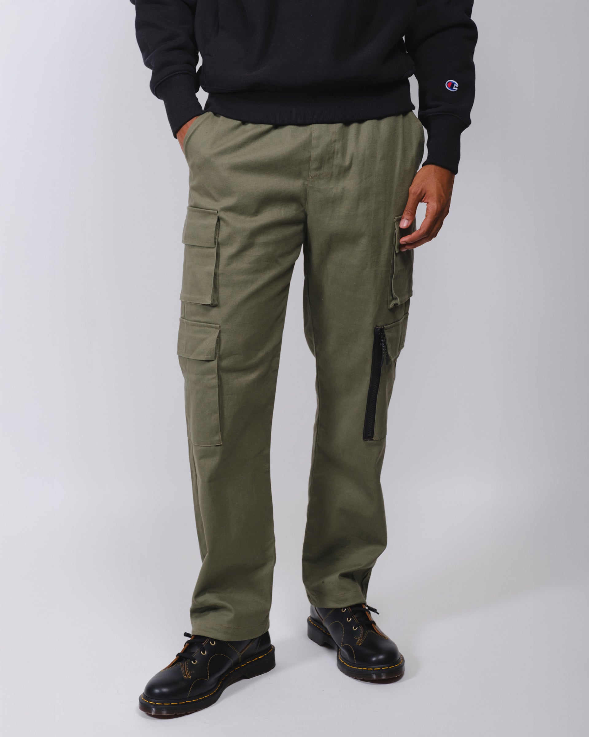 Men’s cargo pants with stretch twill fabric and functional utility style
#color_olive