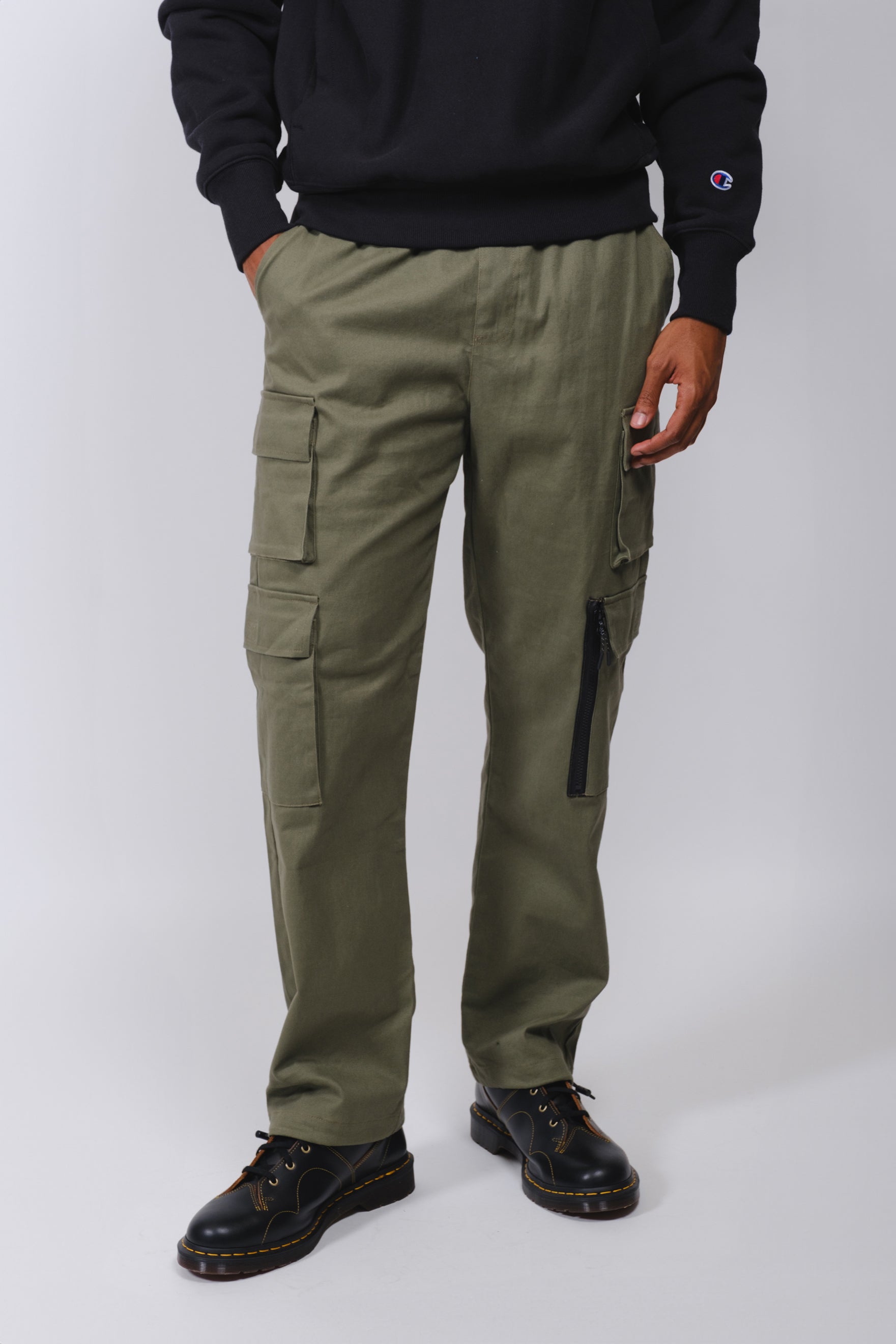 Men’s cargo pants with stretch twill fabric and functional utility style
#color_olive