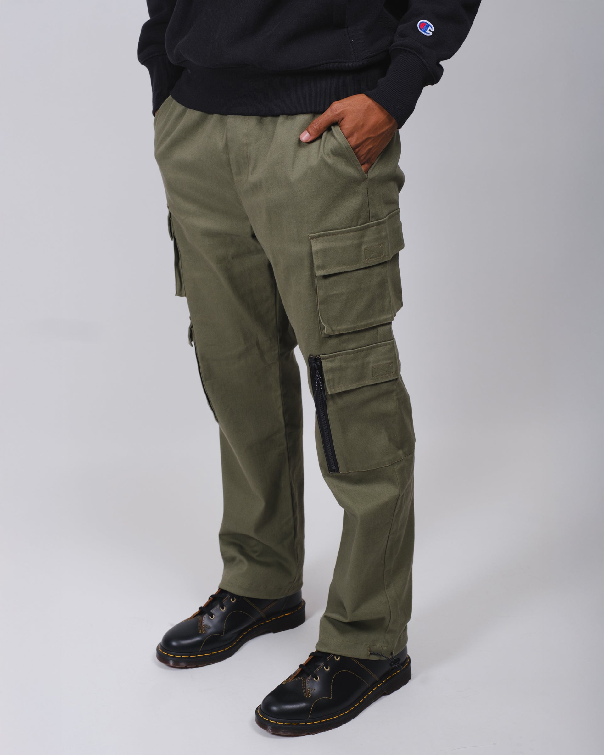 Men’s cargo pants with stretch twill fabric and functional utility style
#color_olive