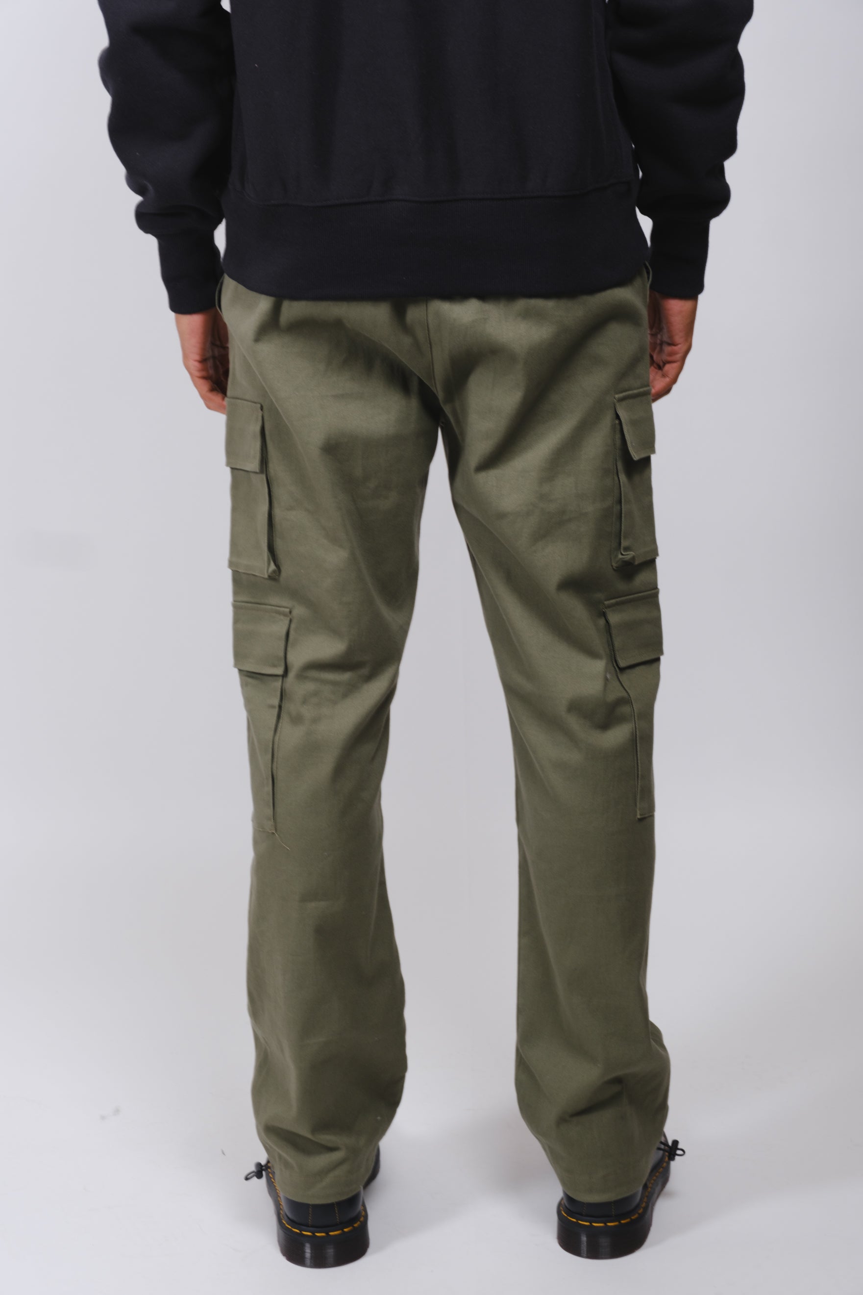 Men’s versatile stretch twill cargo pants with practical utility pockets
#color_olive