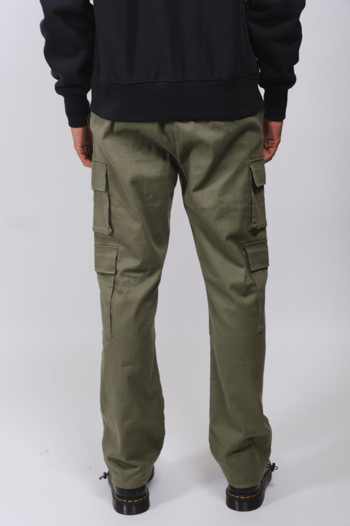 Men’s versatile stretch twill cargo pants with practical utility pockets
#color_olive