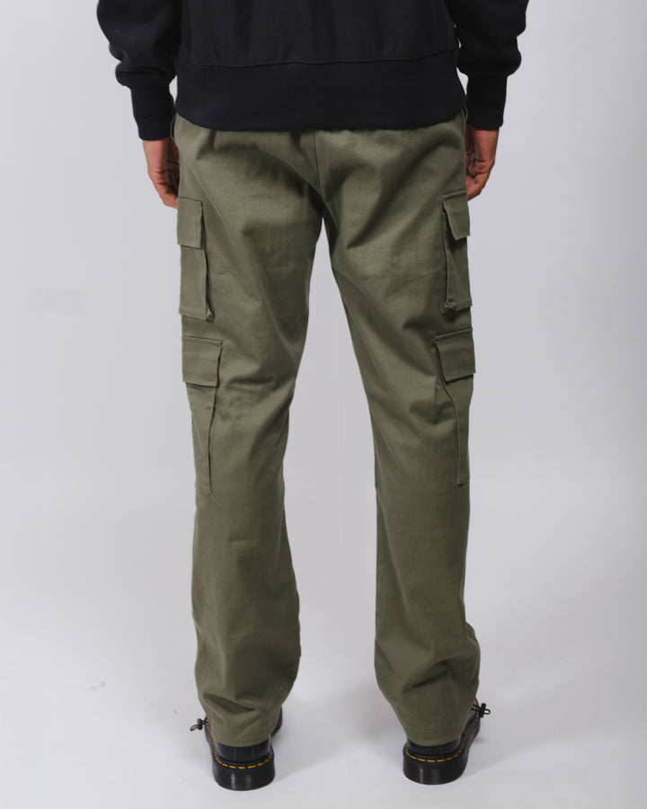 Men’s cargo pants with stretch twill fabric and functional utility style
#color_olive