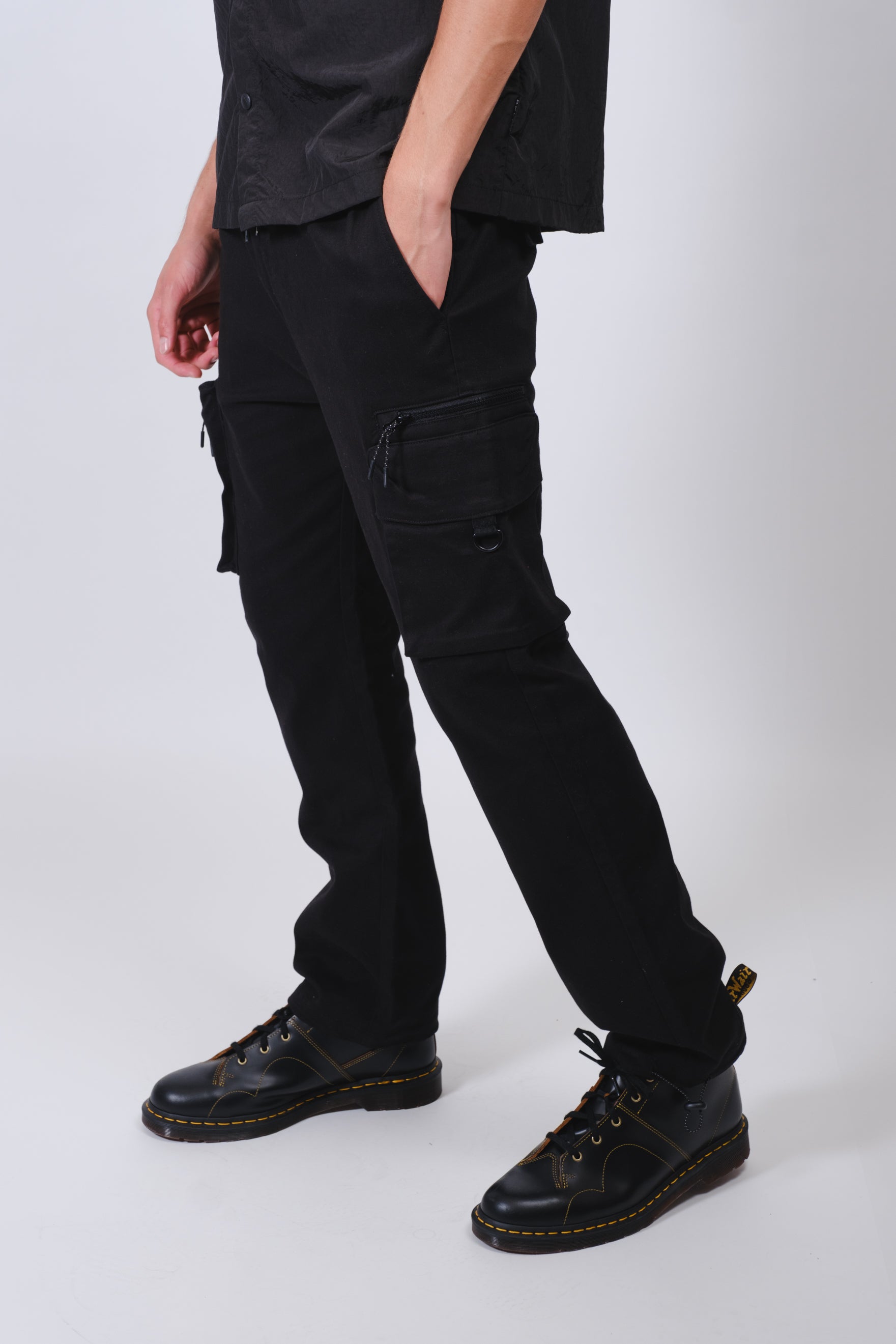 Versatile black men's stretch twill zip pocket pants 
#color_black