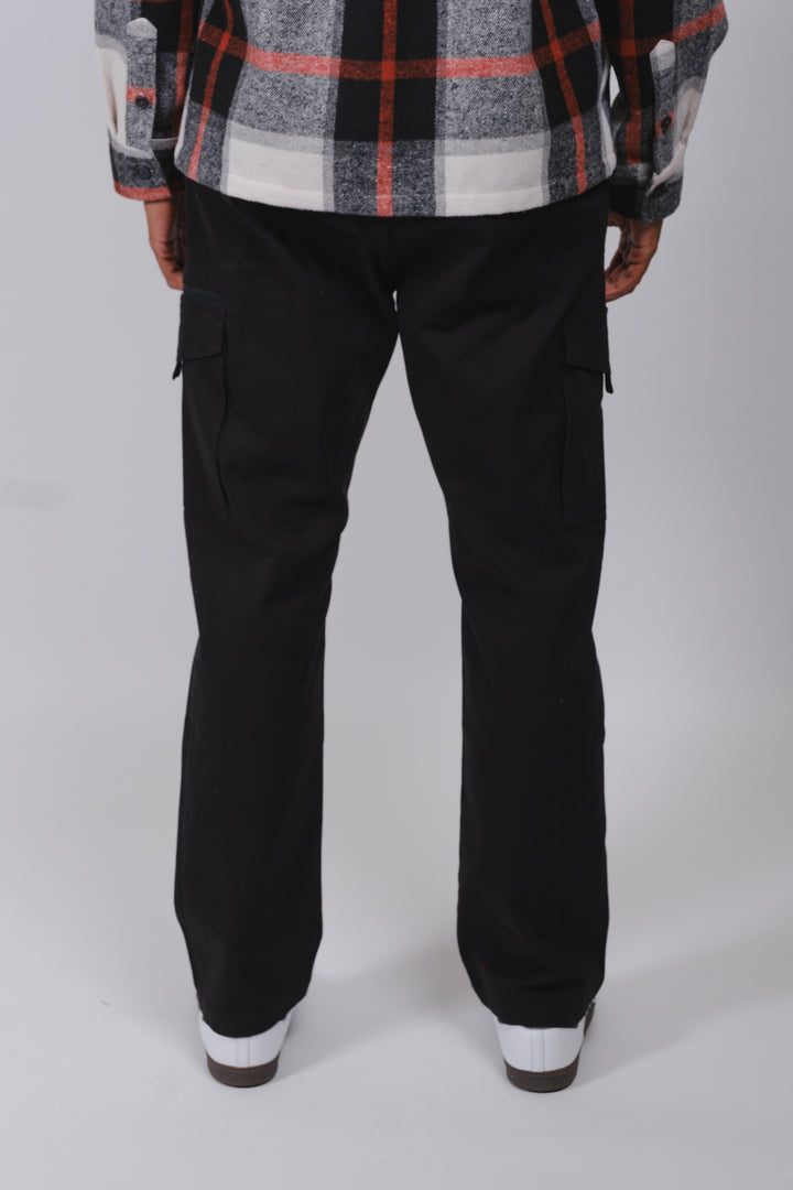 Cargo-style twill pants with zip pockets and relaxed fit for men
#color_black