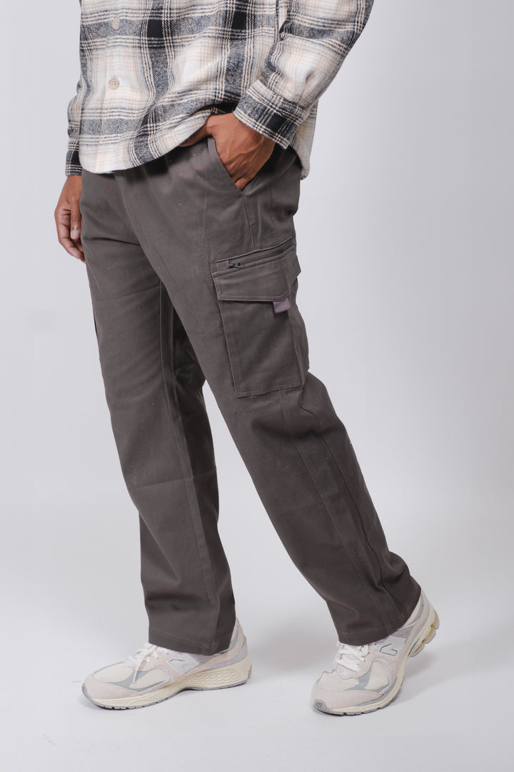 Men’s Cargo Pocket Twill Pant with zip details and comfortable fit
#color_charcoal-grey