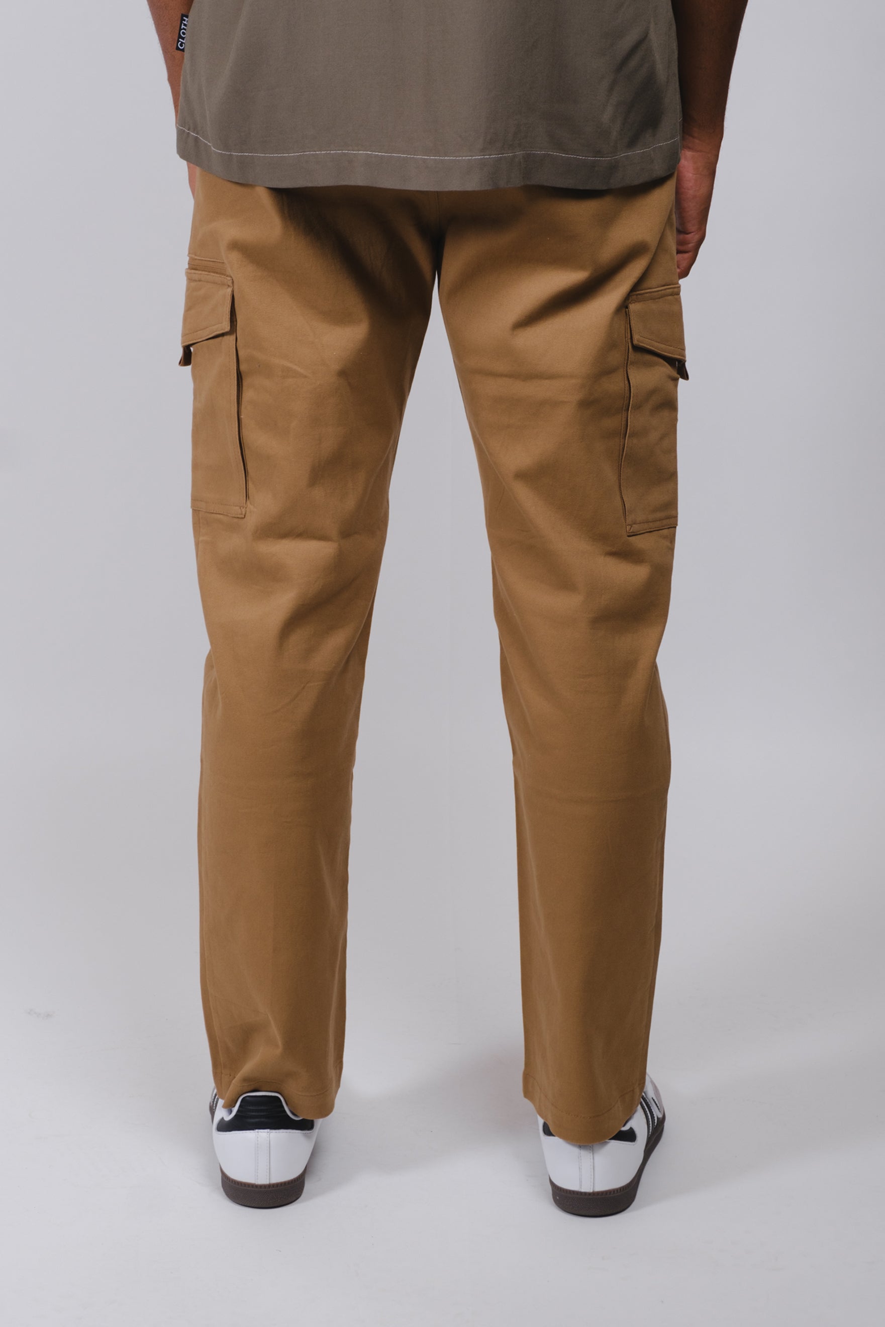 Twill cargo pants with zip pockets, ideal for casual wear
#color_tobacco