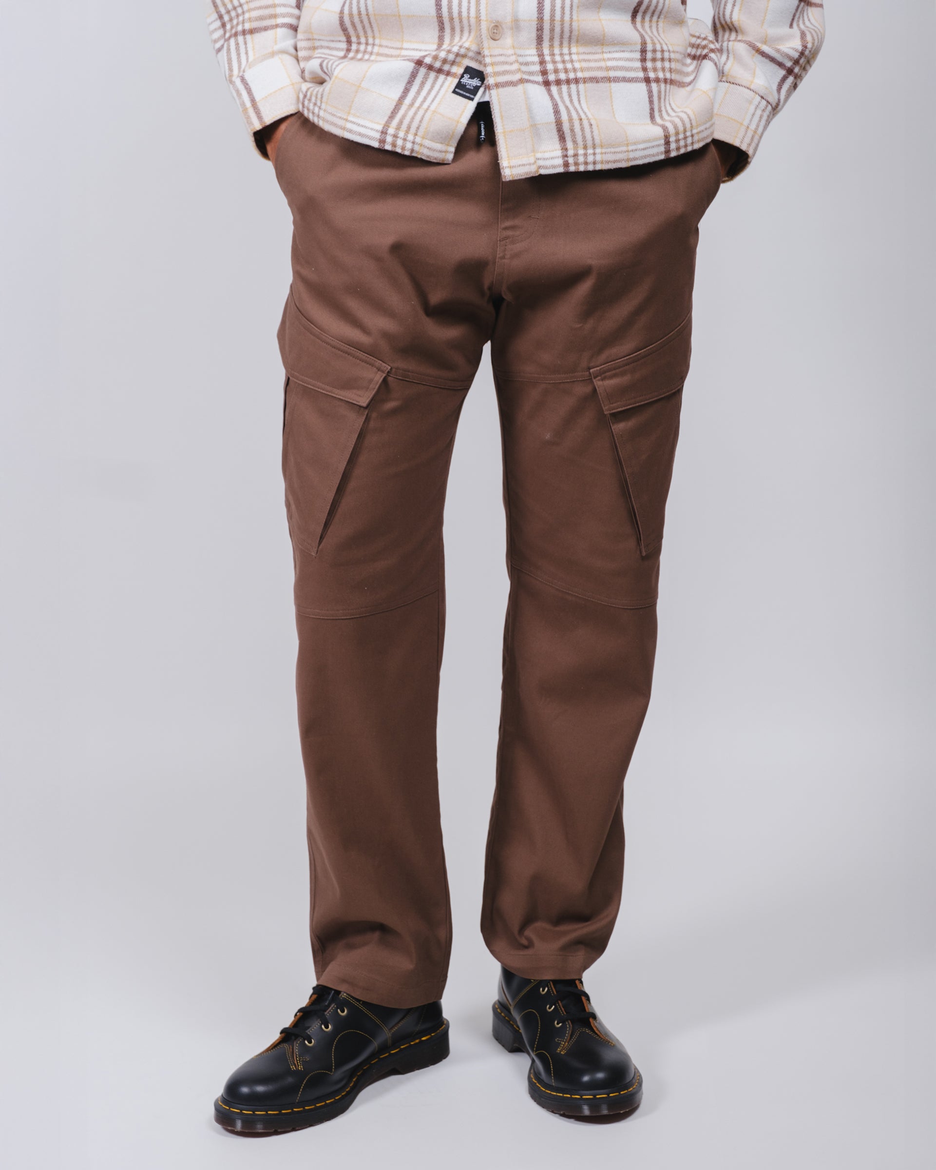 Stylish men's twill joggers with innovative diagonal cargo pockets
#color_brown