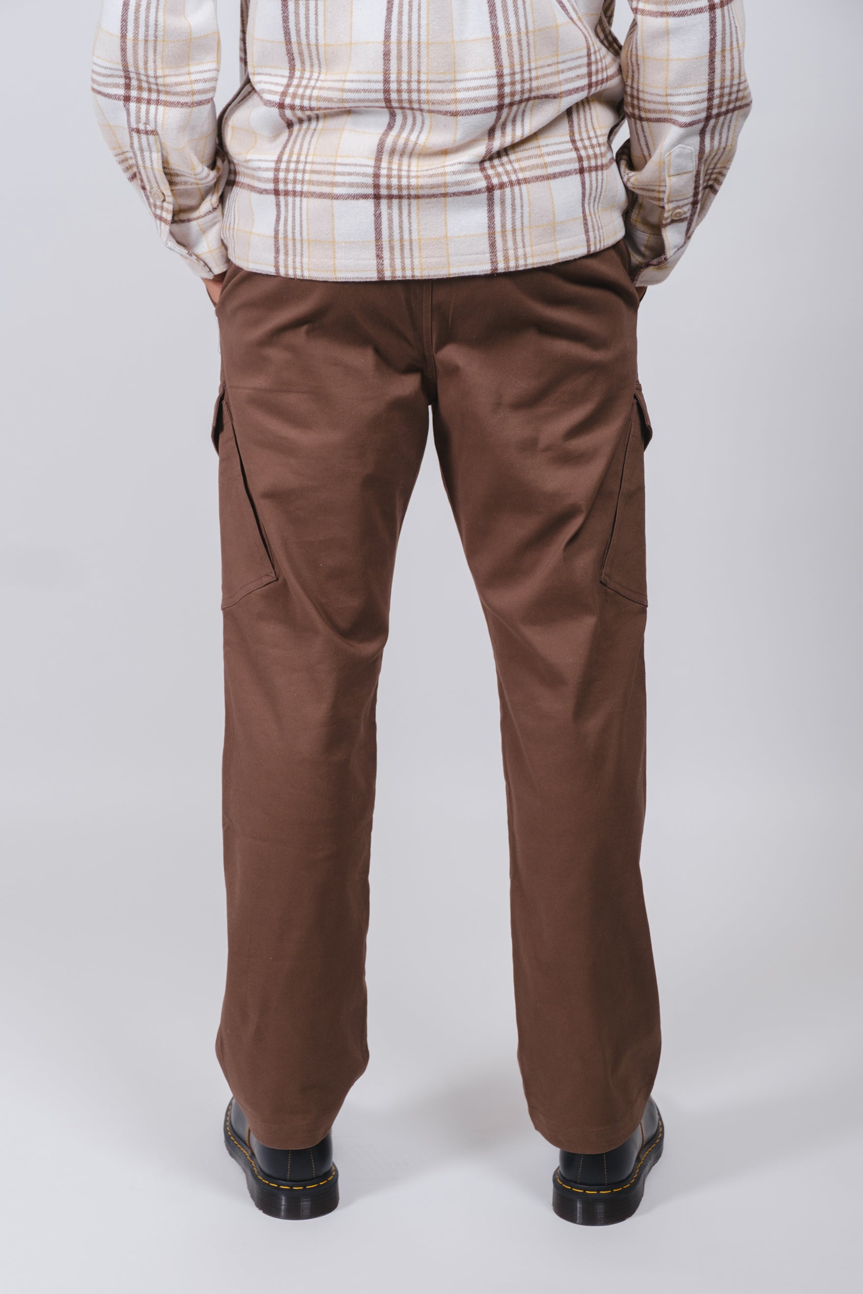 Diagonal cargo pocket twill jogger for men, perfect for everyday wear
#color_brown