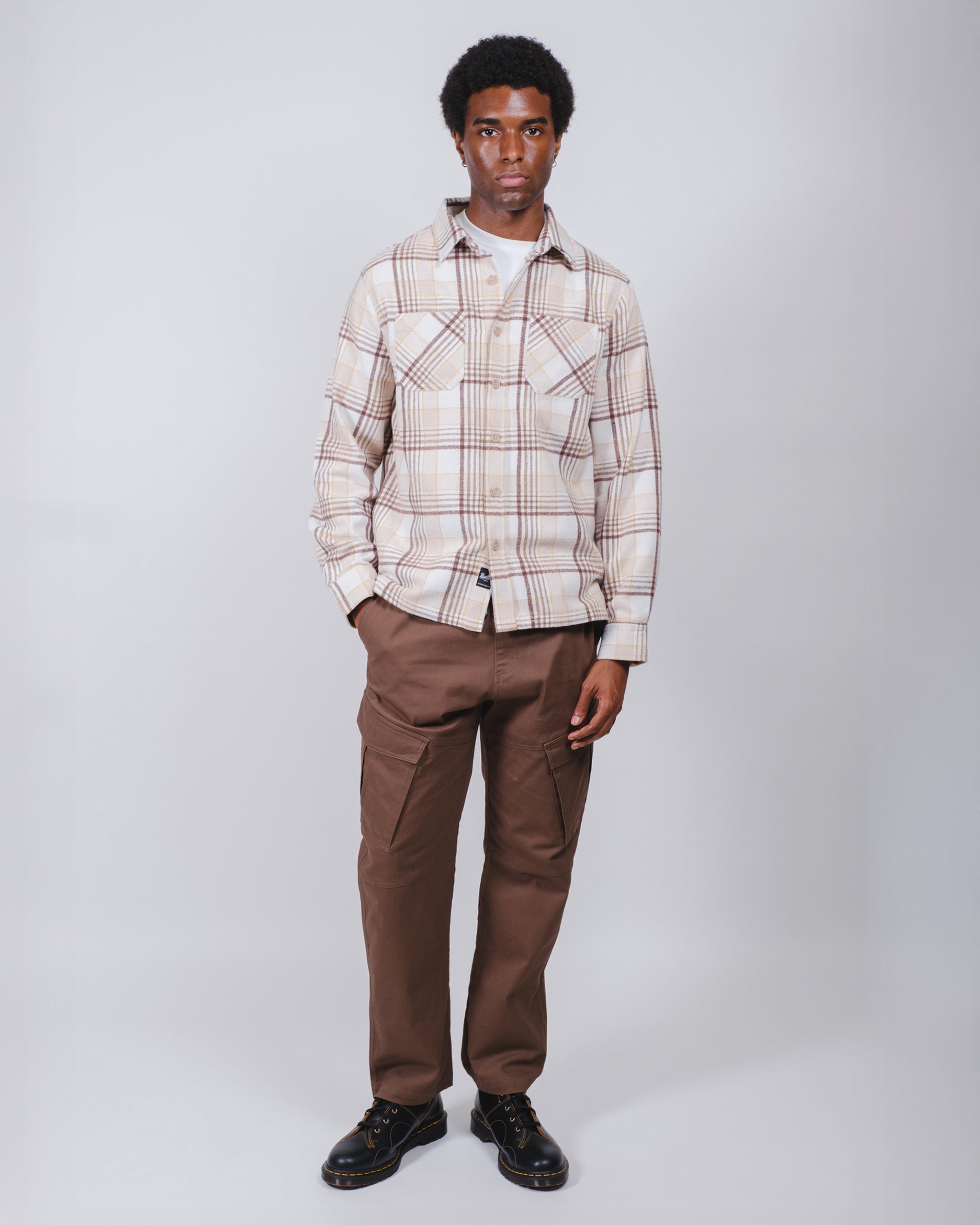 Stylish men's twill joggers with innovative diagonal cargo pockets
#color_brown