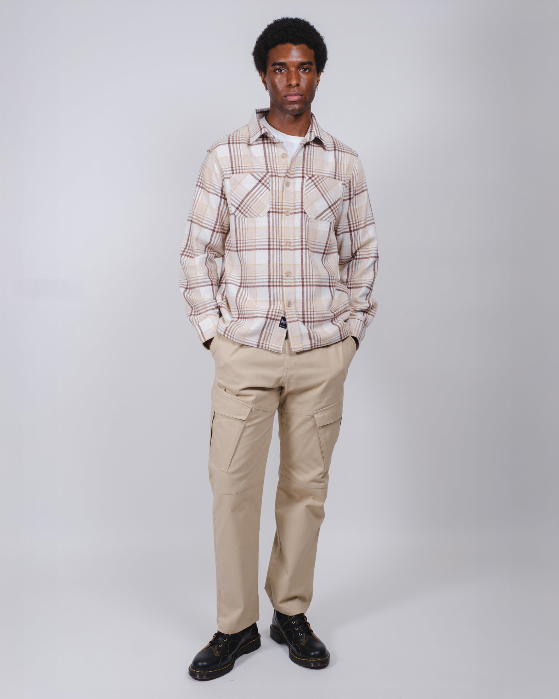 Adjustable waistband twill joggers with functional diagonal pockets
#color_khaki