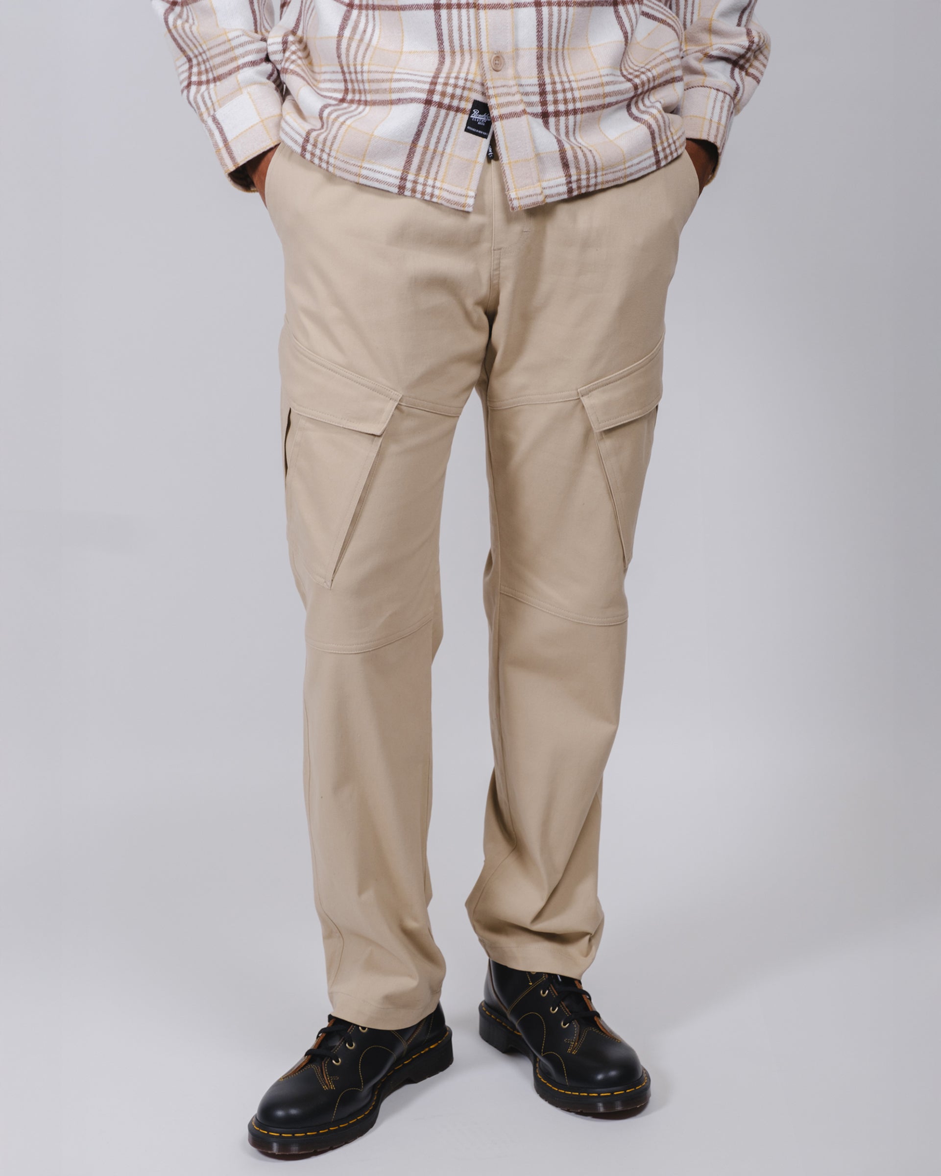 Adjustable waistband twill joggers with functional diagonal pockets
#color_khaki