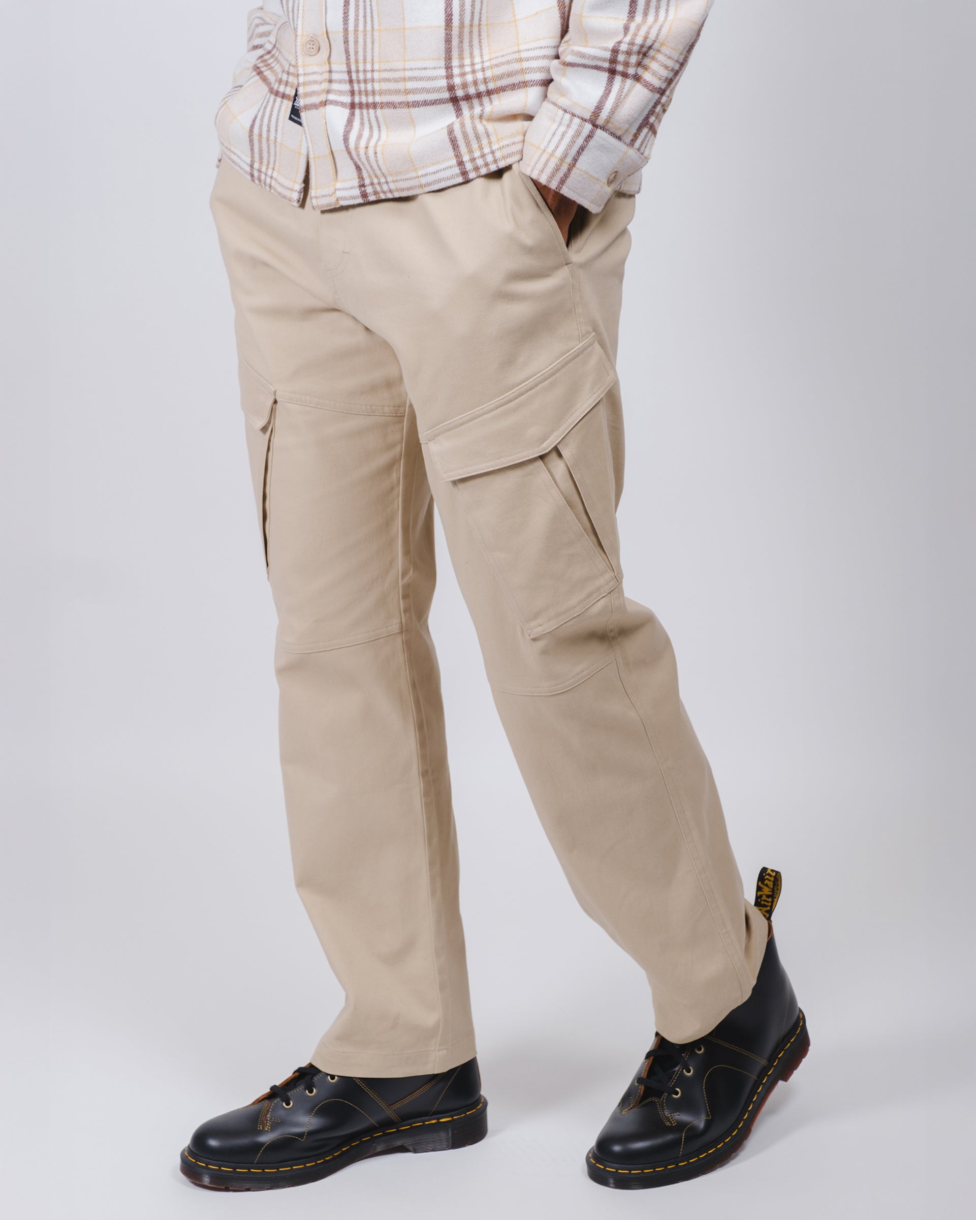 Adjustable waistband twill joggers with functional diagonal pockets
#color_khaki