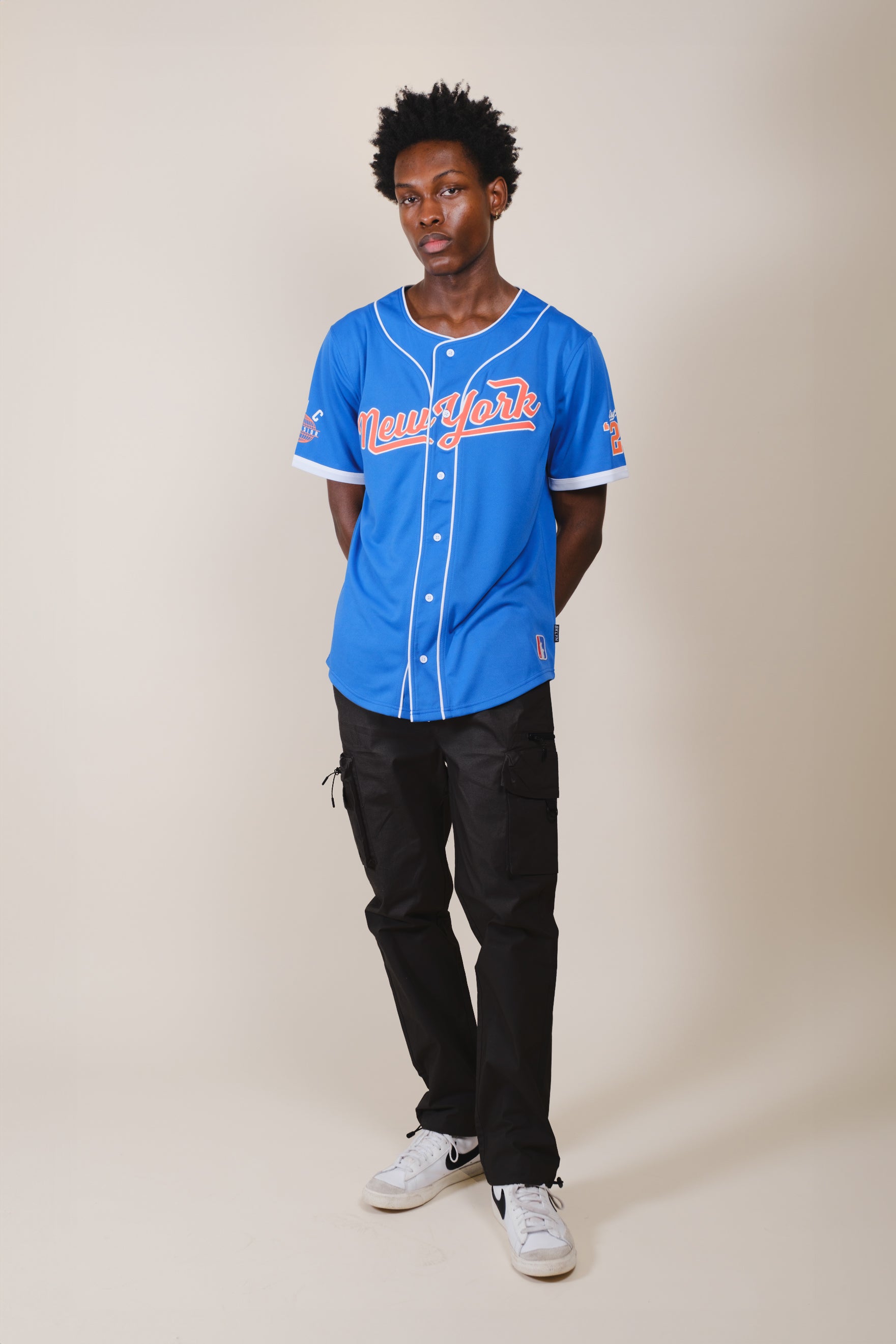 Men’s streetwear poplin cargo pants with zip cargo pockets for secure storage
#color_black