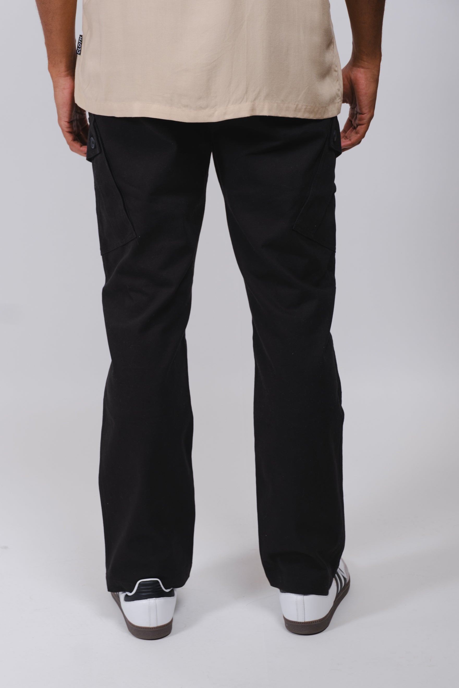 Military inspired cargo pants with twill fabric and side pockets
#color_black