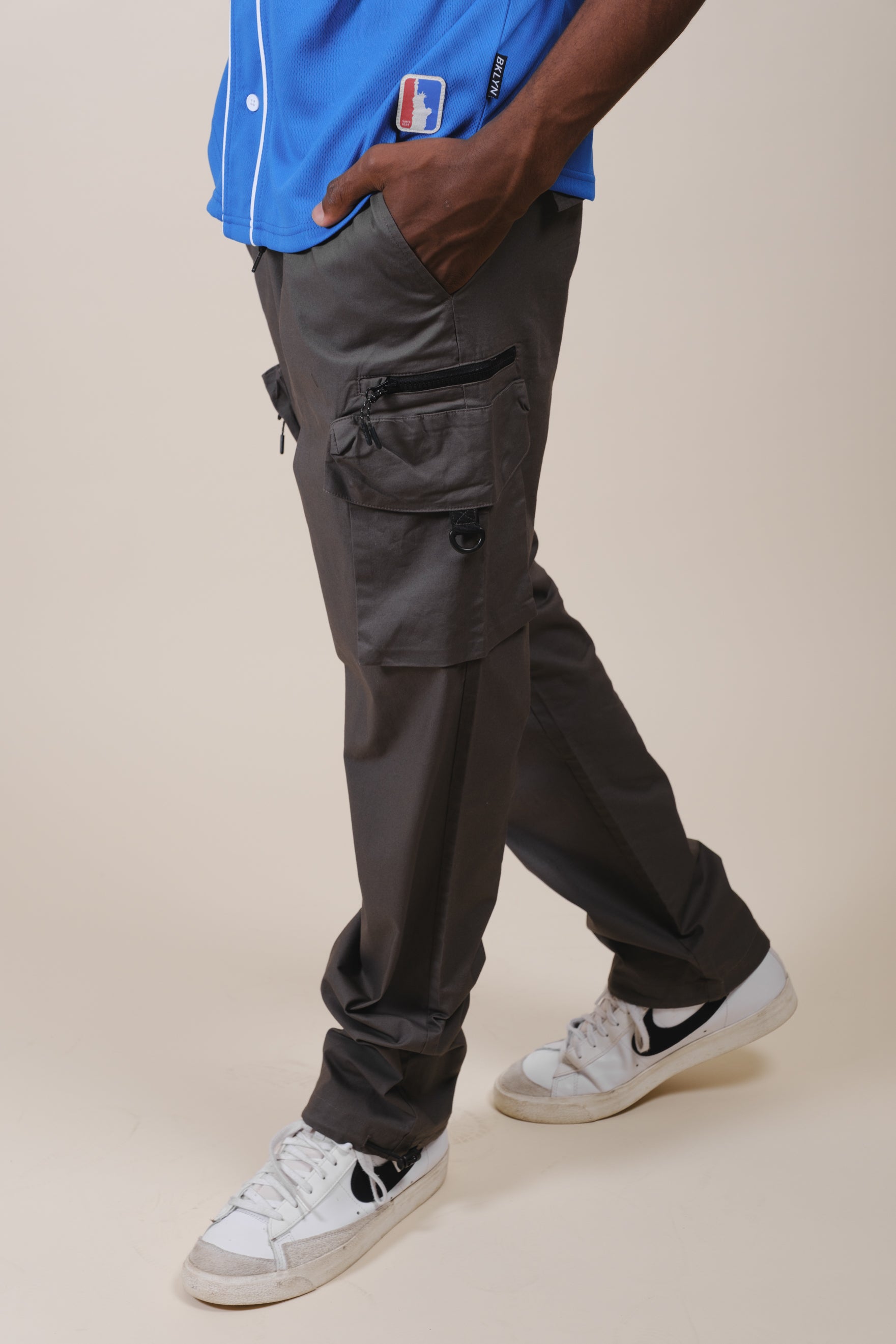 Poplin cargo pants with zippered side pockets and adjustable waist for men
#color_charcoal