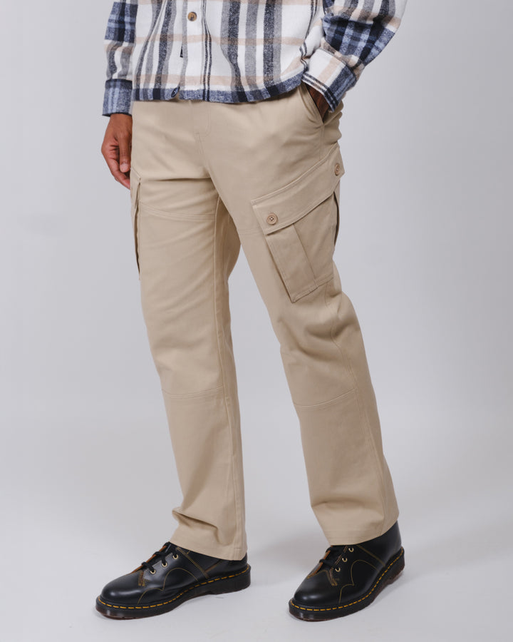 Comfortable military-inspired cargo pants in twill, featuring multiple pockets
#color_khaki