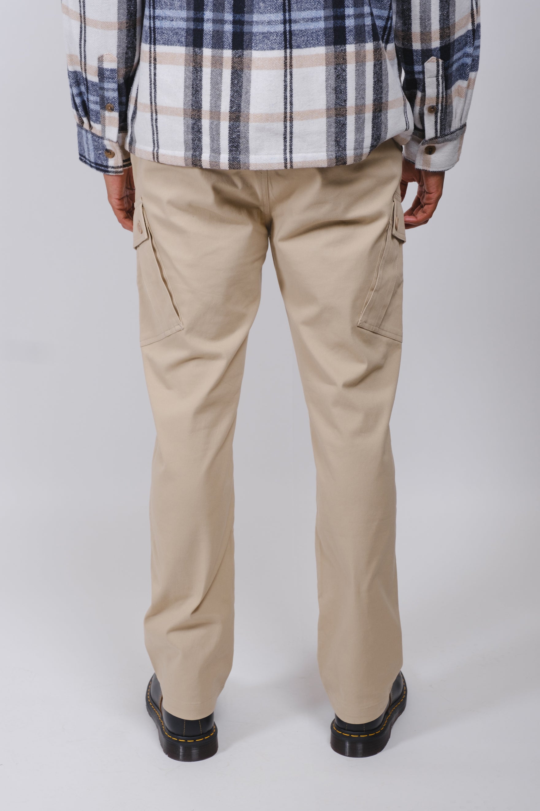 Men’s twill cargo pants with military-style design
#color_khaki
