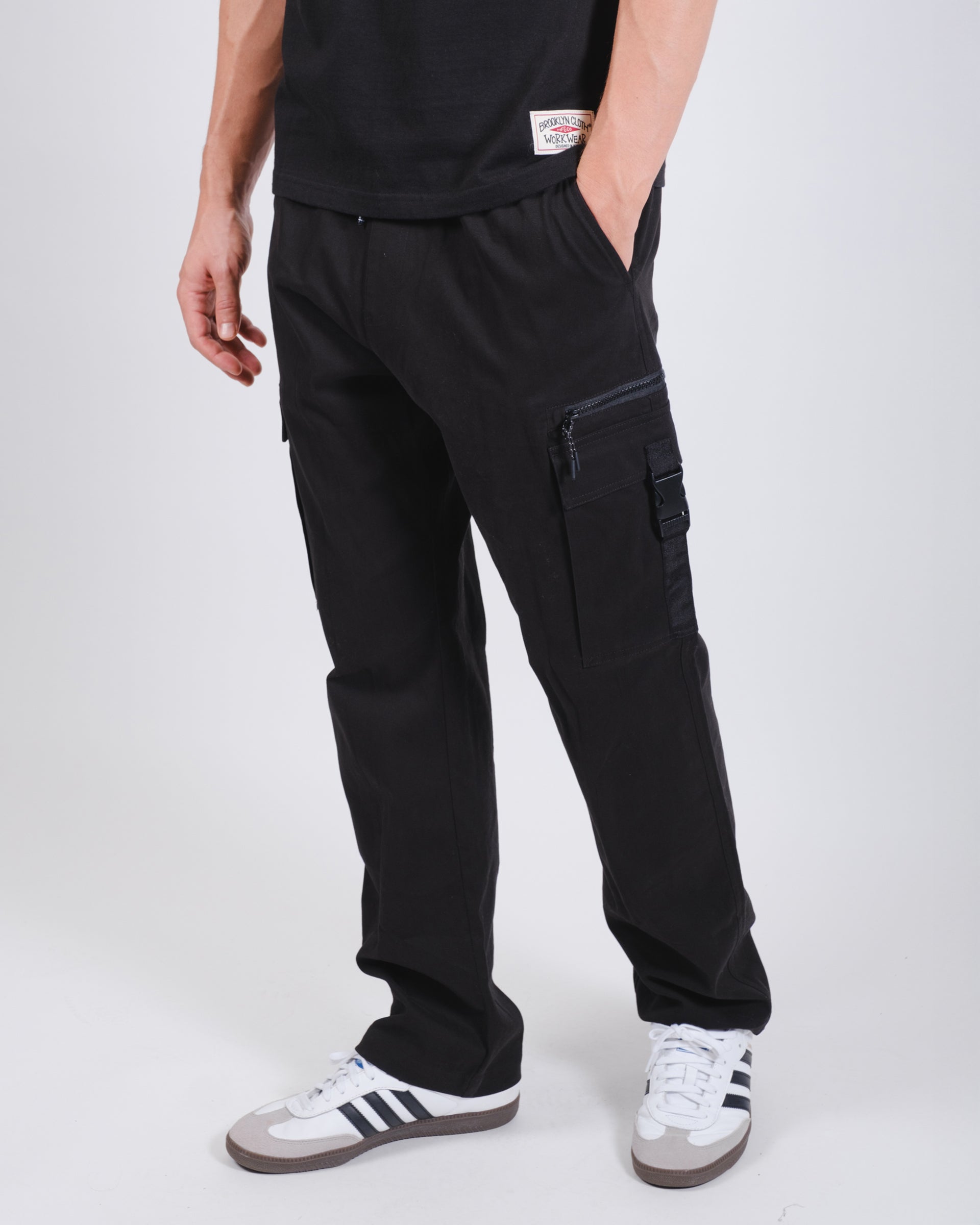 Men's stylish twill cargo pants with zip buckle pockets 
#color_black