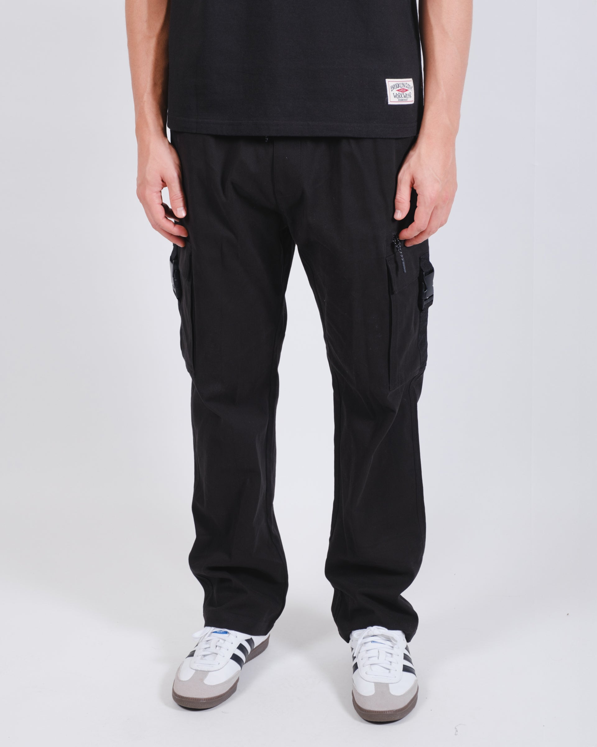 Men's stylish twill cargo pants with zip buckle pockets 
#color_black