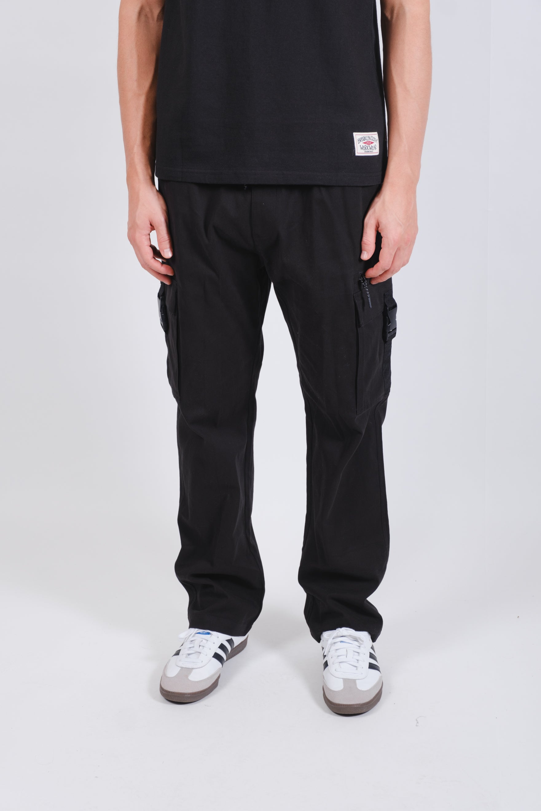 Convenient Zip buckle pocket twill cargo pant in black 
#color_black