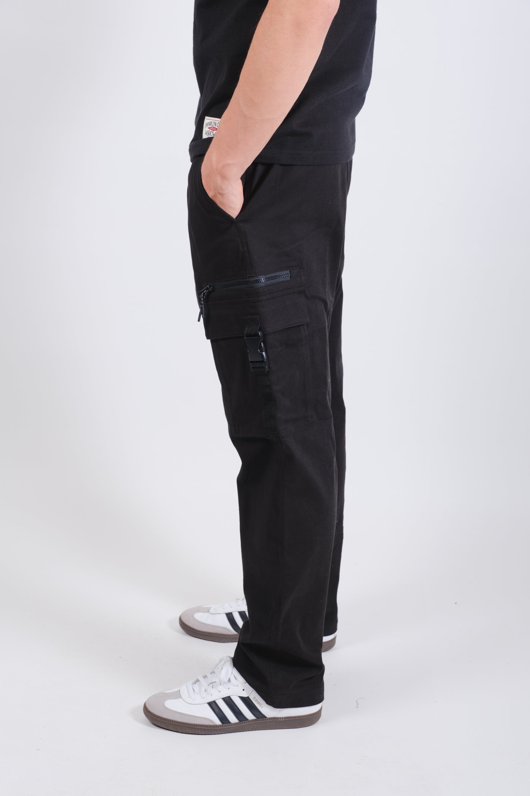 Durable men's twill cargo pant with zip buckle pockets and high quality fabrics 
 #color_black