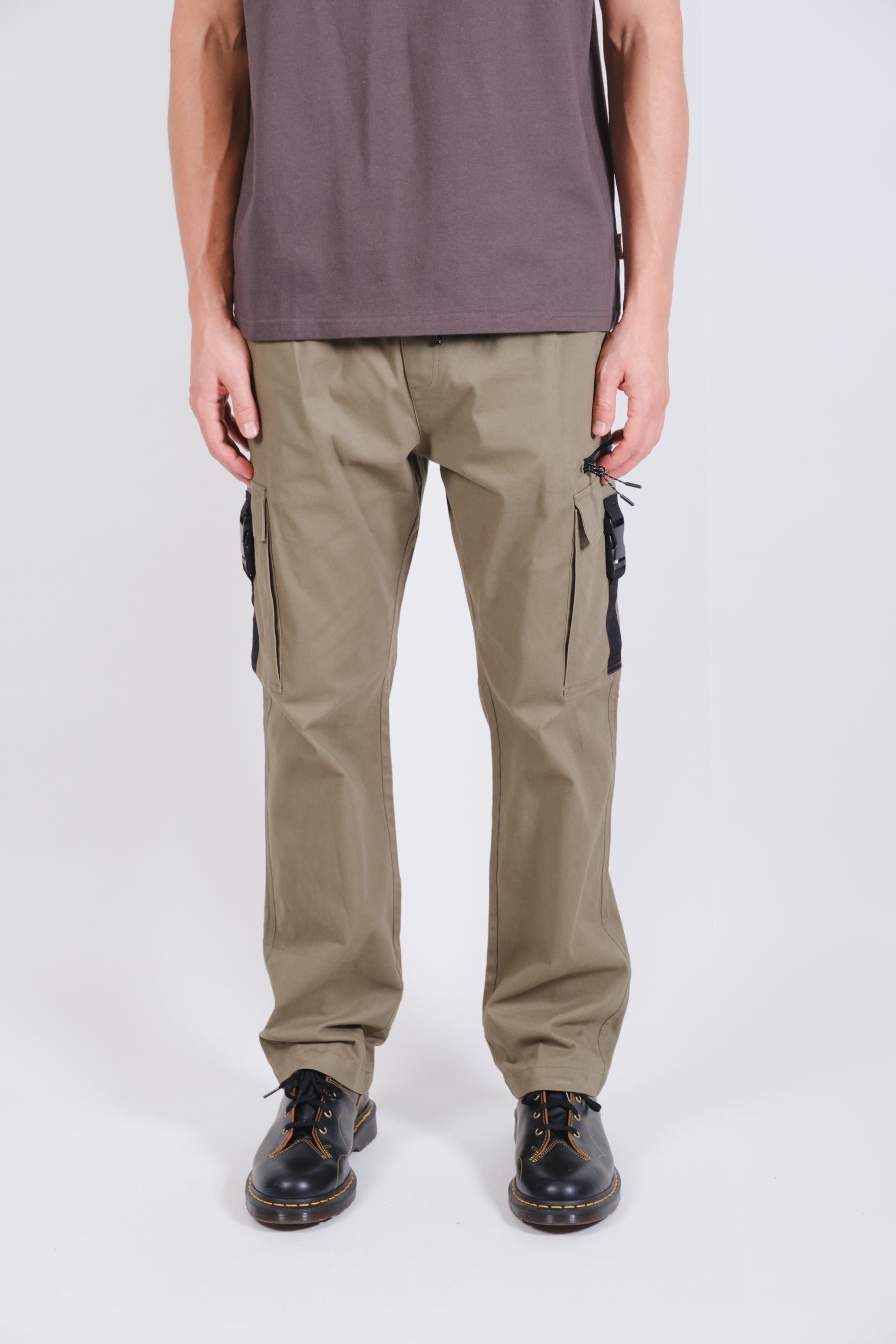 Olive zip buckle pocket twill cargo pants for men #color_olive