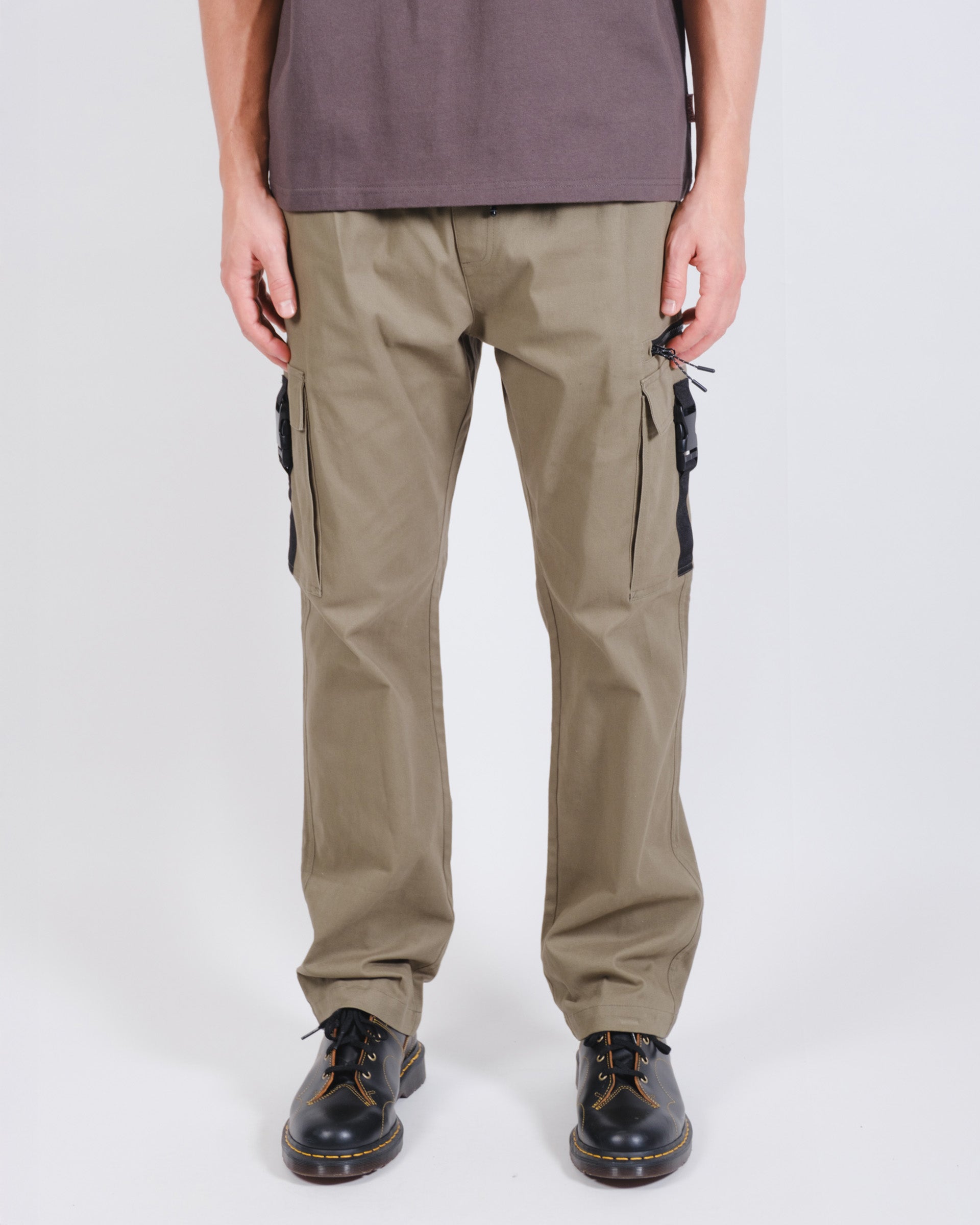 Men's stylish twill cargo pants with zip buckle pockets 
#color_olive