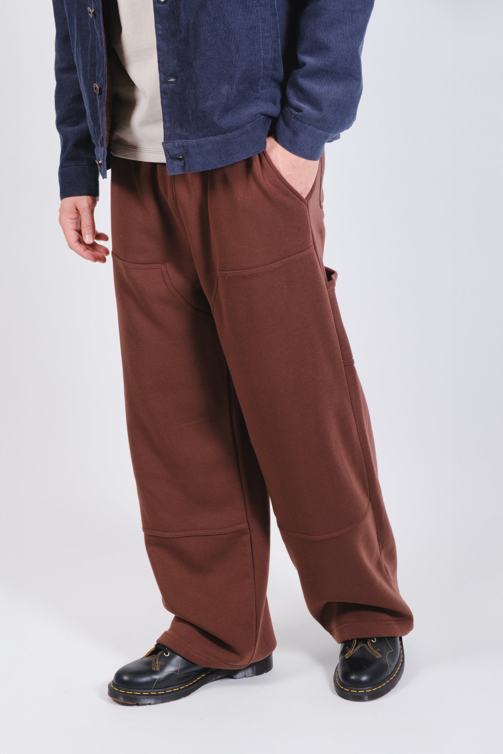 Brooklyn Cloth fleece carpenter pants with multiple pockets
#color_dark mocha