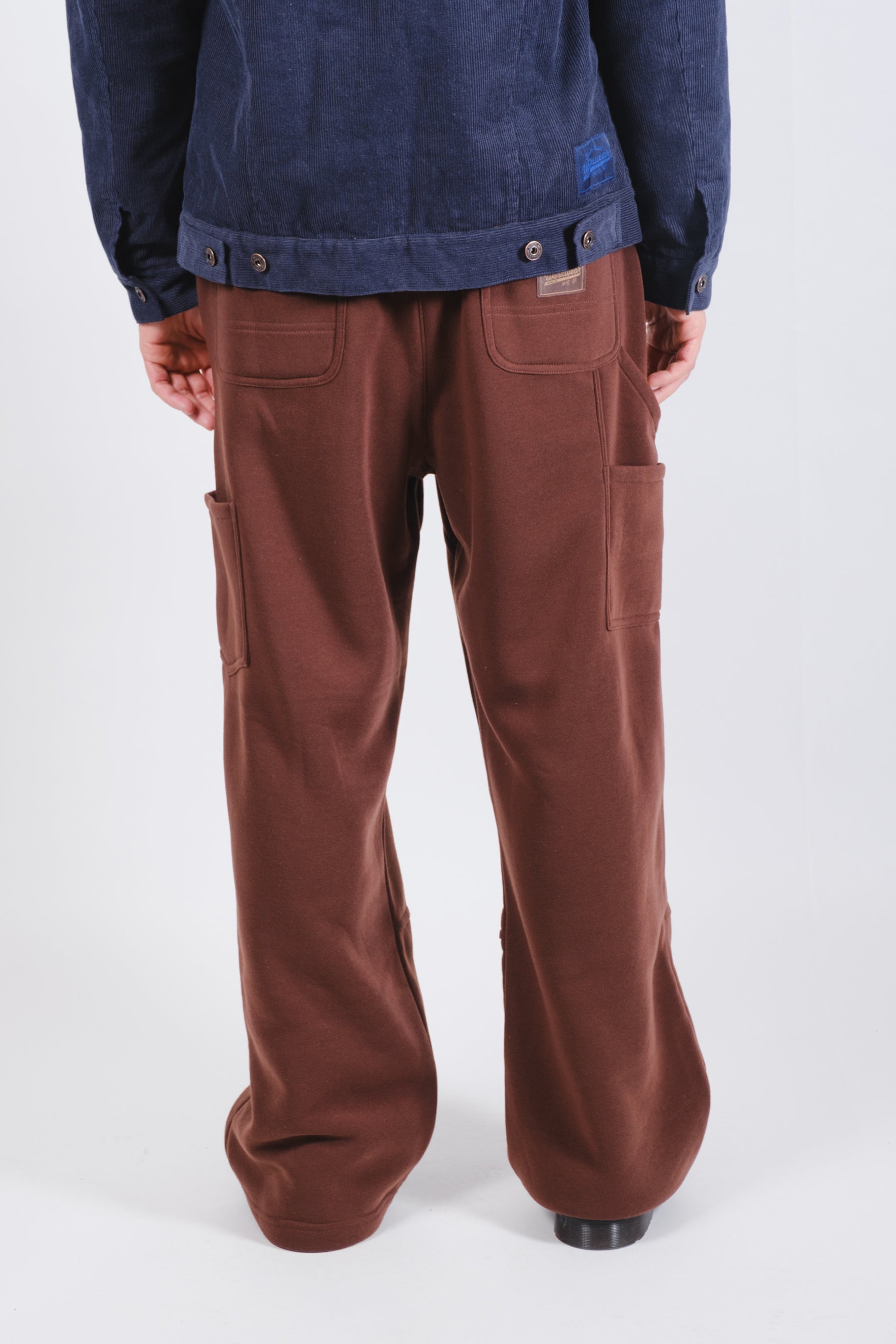 Relaxed fit fleece pants for men with sturdy carpenter pocket design
#color_dark mocha