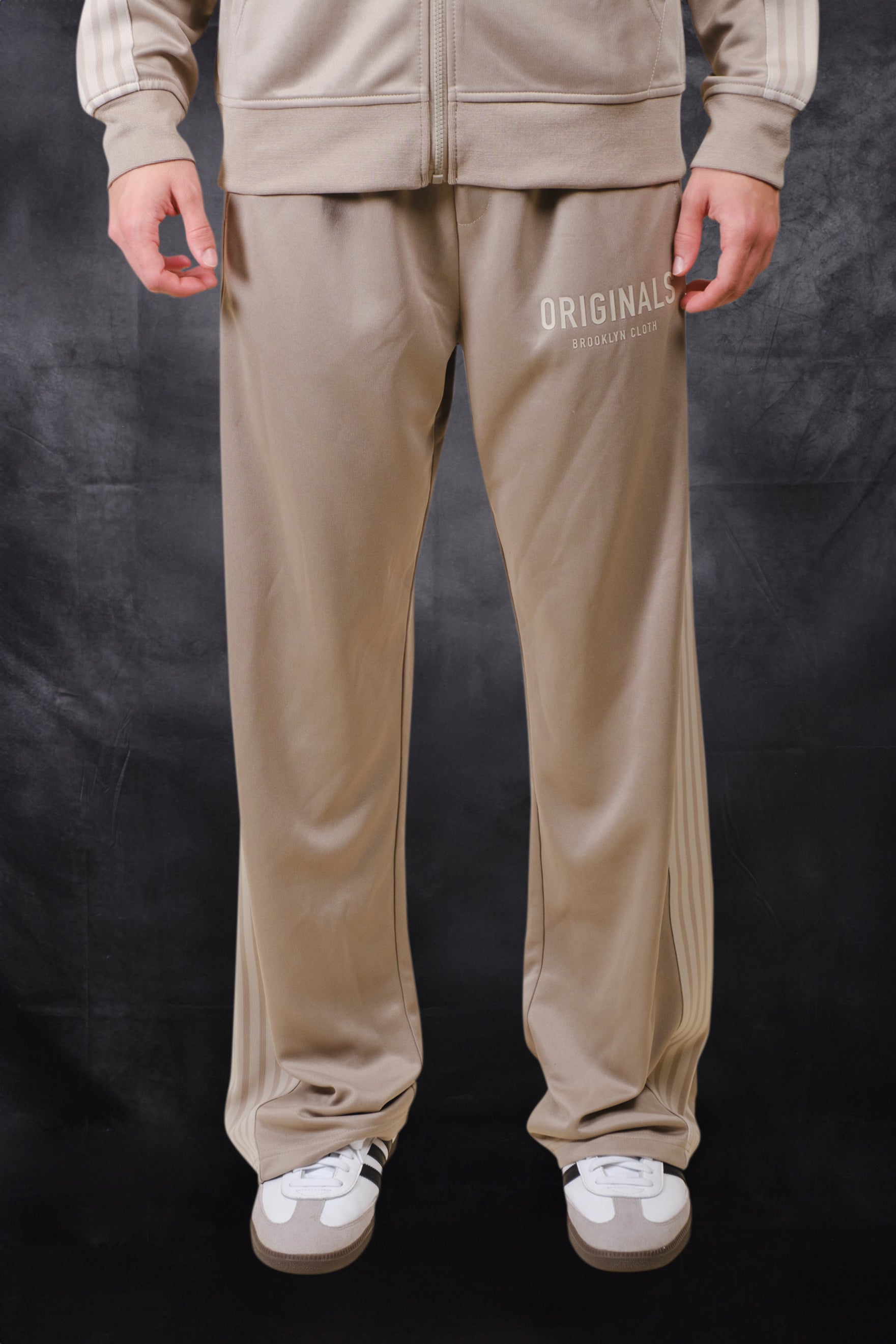 Men's loose fit originals pique track pant
 #color_pumice-stone
