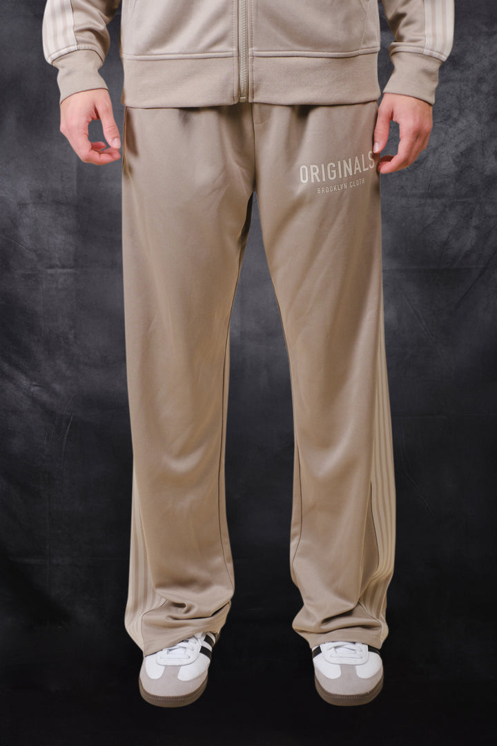 Men's loose fit originals pique track pant
 #color_pumice-stone