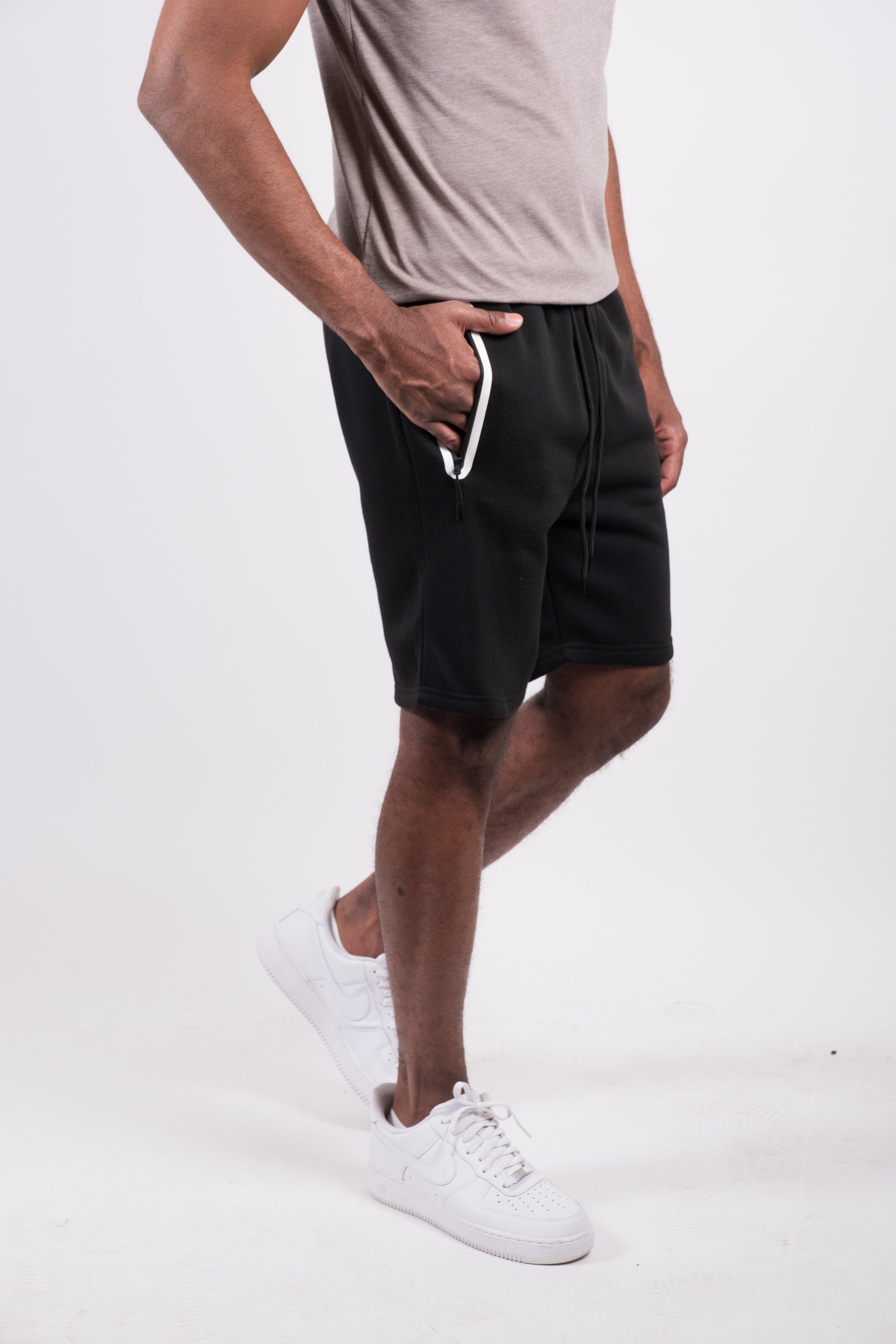 Men's casual Heat Seal Zip Shorts with elastic waistband and pockets
#color_black and white