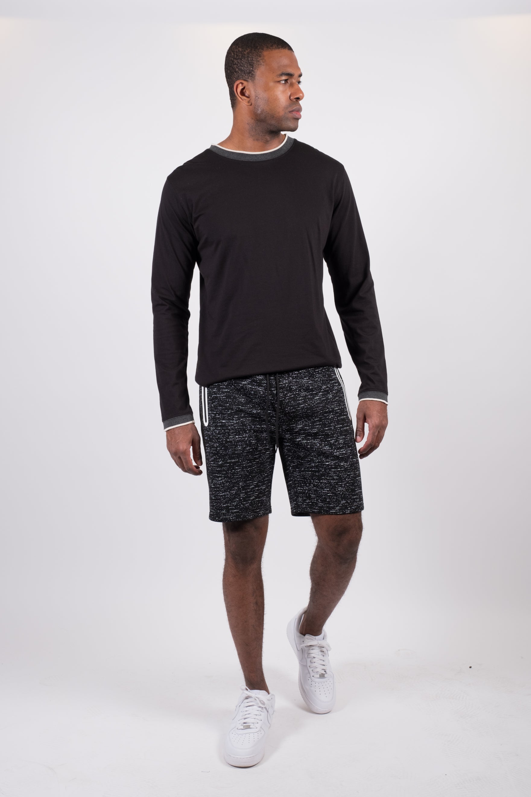 Men's comfortable shorts with heat-sealed zip pockets
#color_black-printed-space-dye