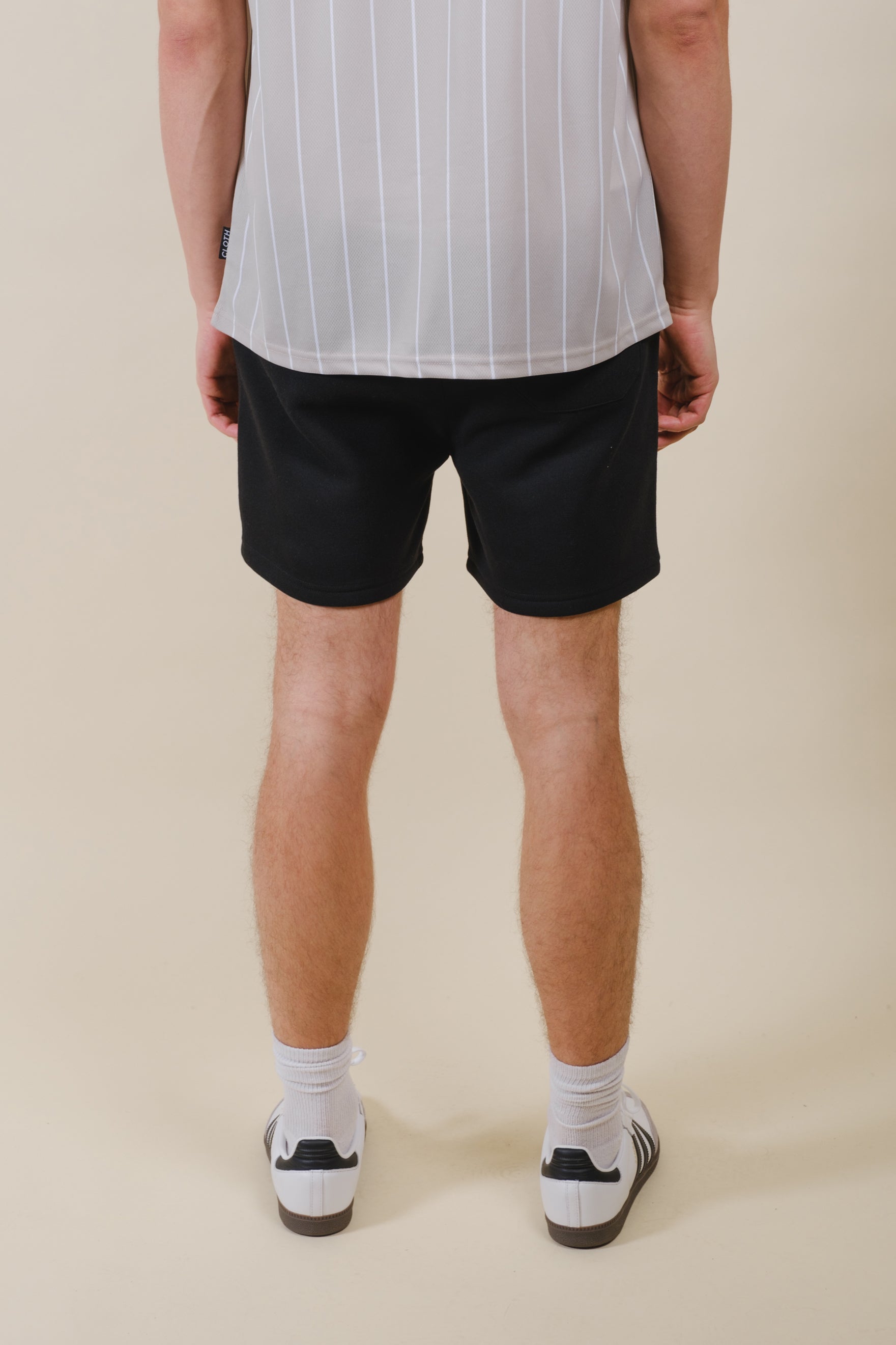 Men's fleece shorts featuring 5 inch inseam and adjustable drawstring
#color_black