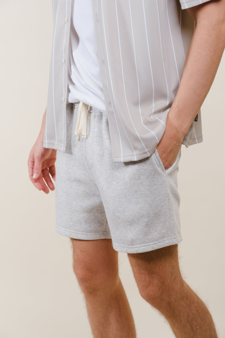 5-inch Core Fleece Shorts with a convenient back pocket for men
#color_oatmeal-heather
