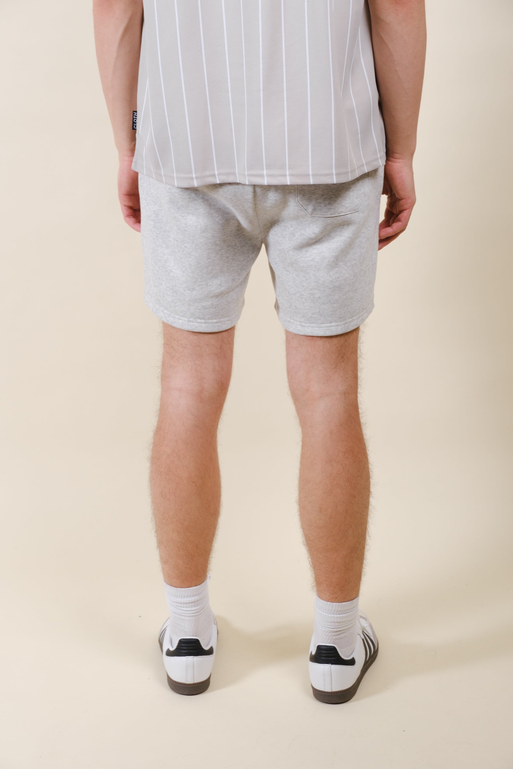Casual men's fleece shorts featuring a comfortable 5 inch inseam
#color_oatmeal heather