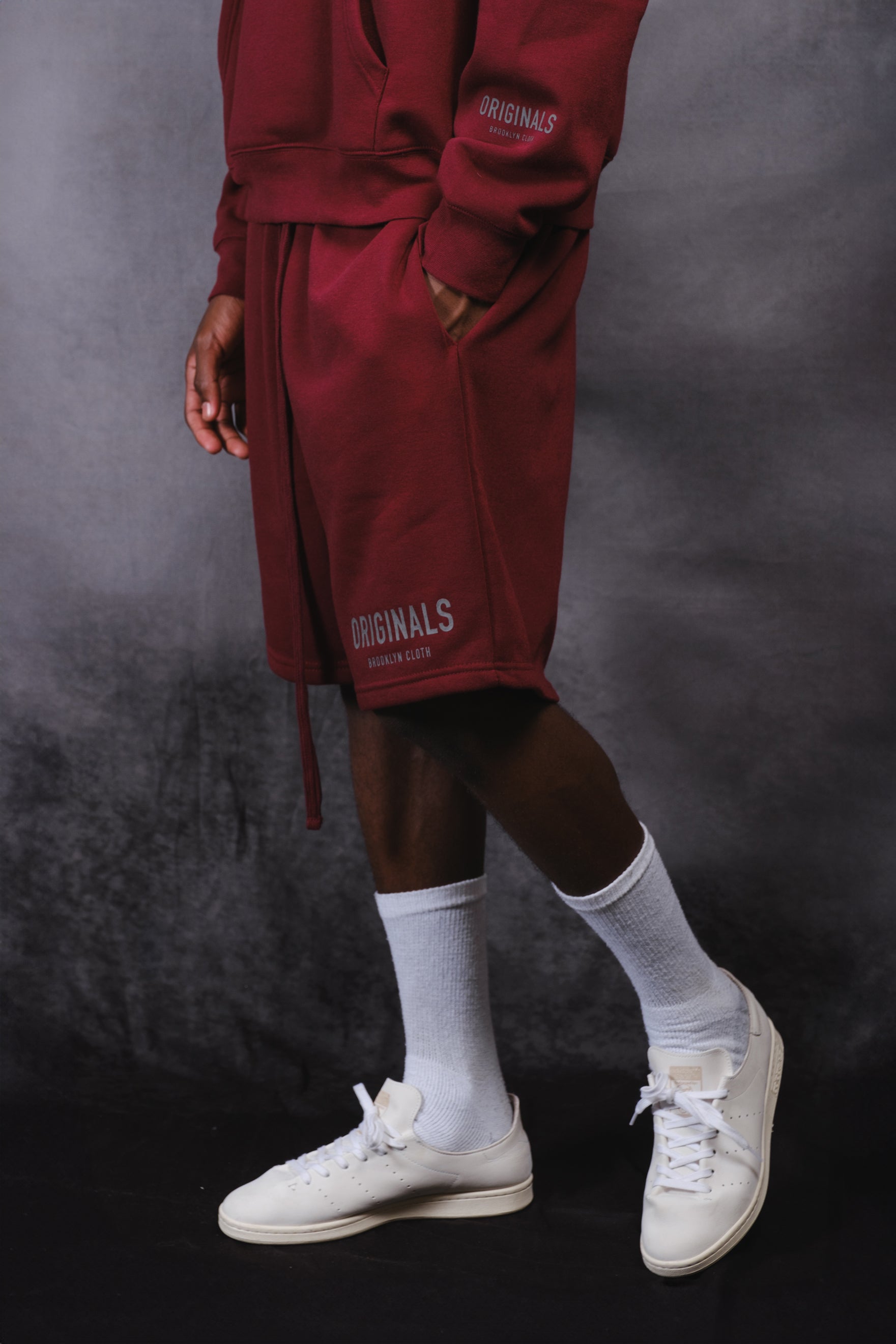 Relaxed fit Originals Fleece Shorts for men with side and back pockets
#color_dark-cherry