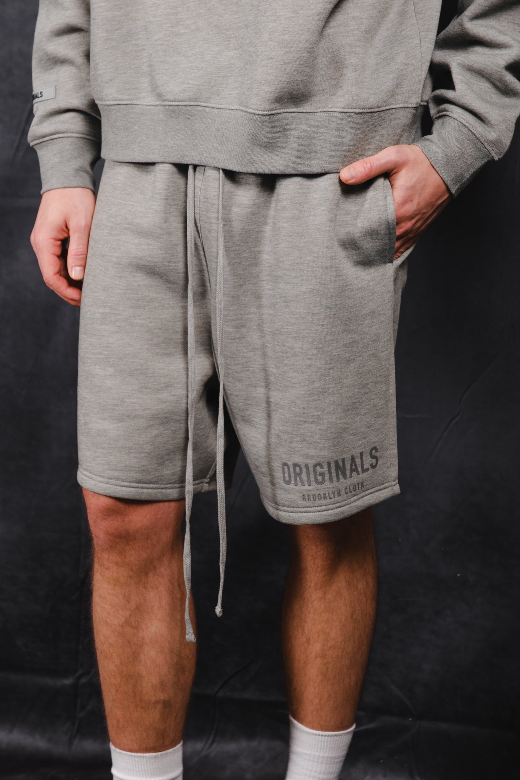 Men’s Originals Fleece Shorts with soft fabric and elastic waistband
#color_dark oatmeal heather