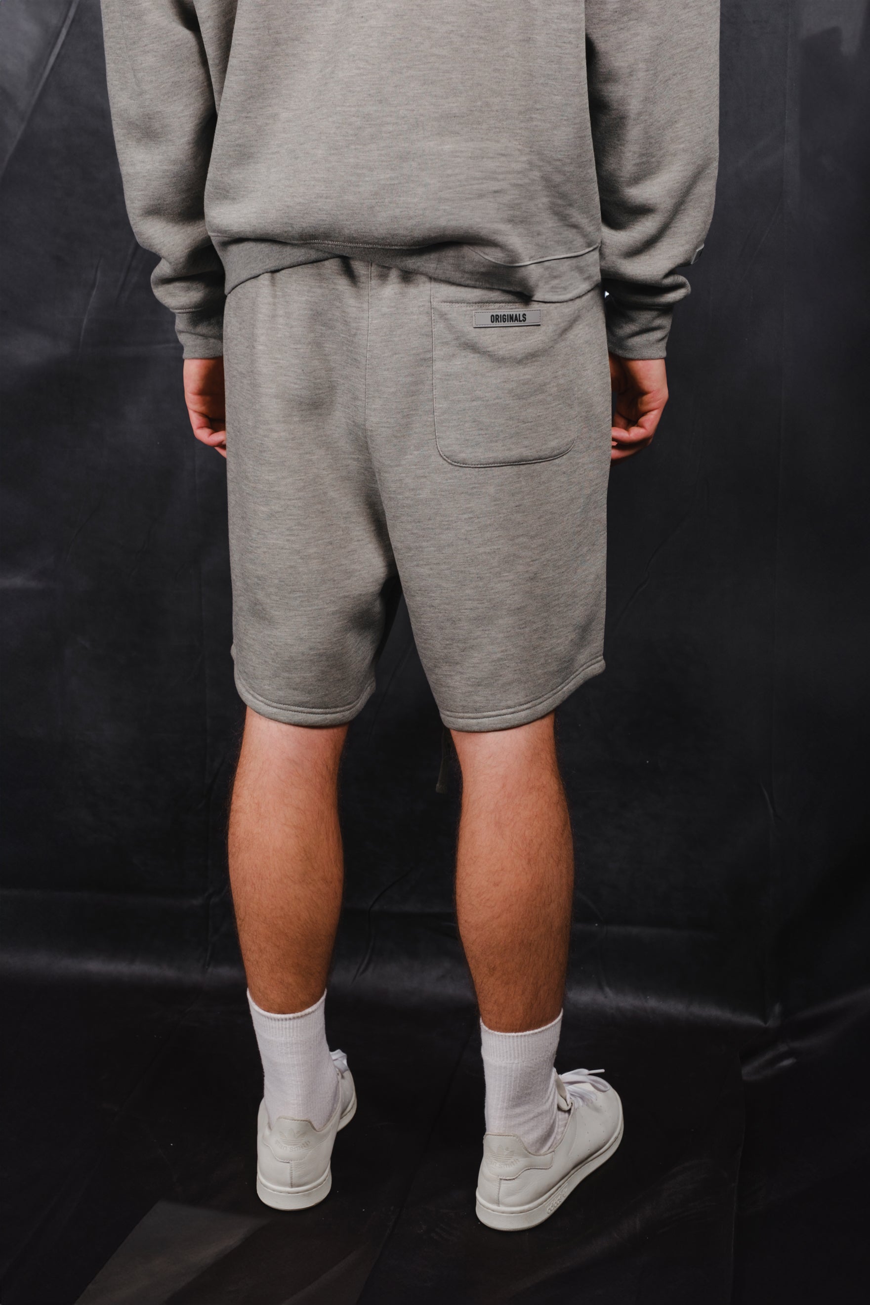 Originals Fleece Shorts for men with cozy feel and classic design
#color_dark oatmeal heather