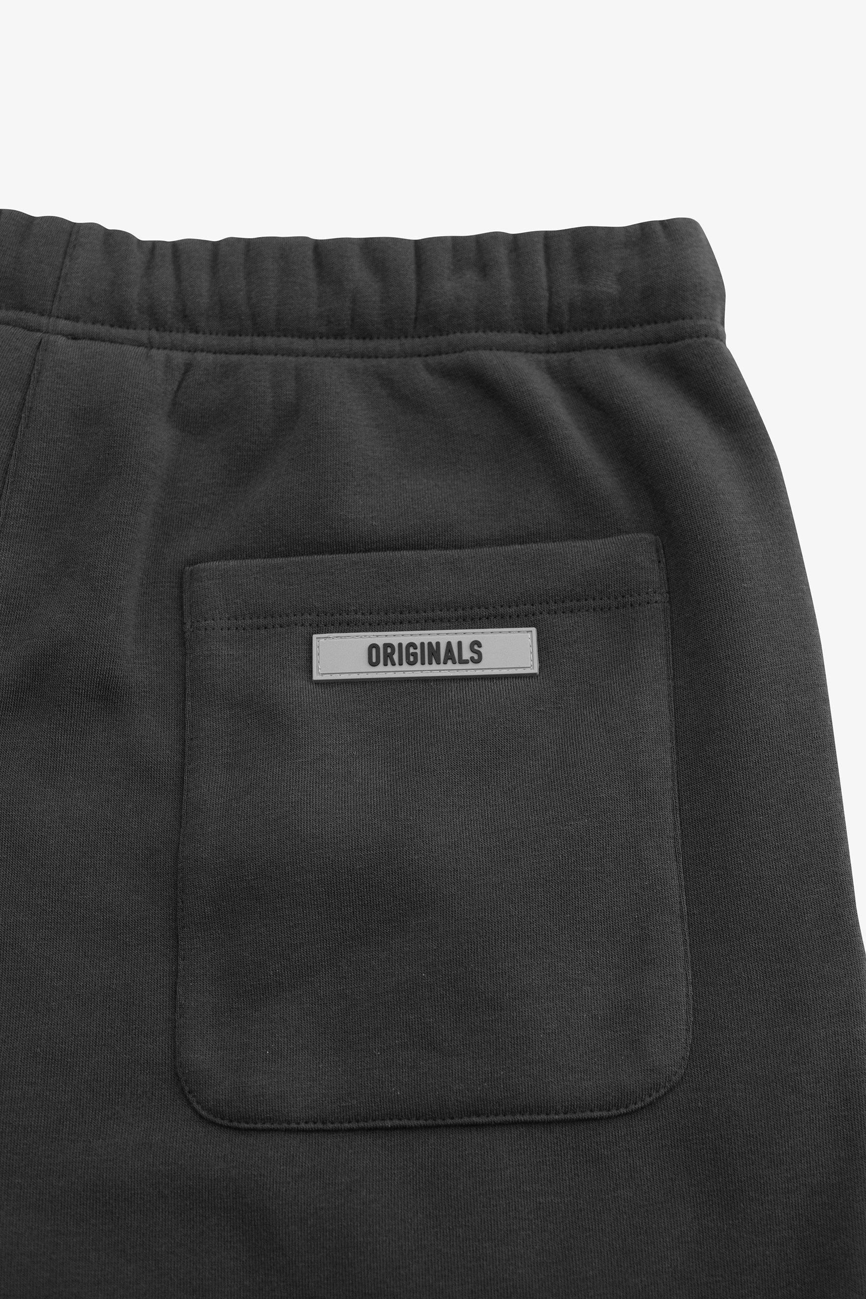 Soft and comfortable Originals Fleece Shorts with relaxed fit
#color_dusty black