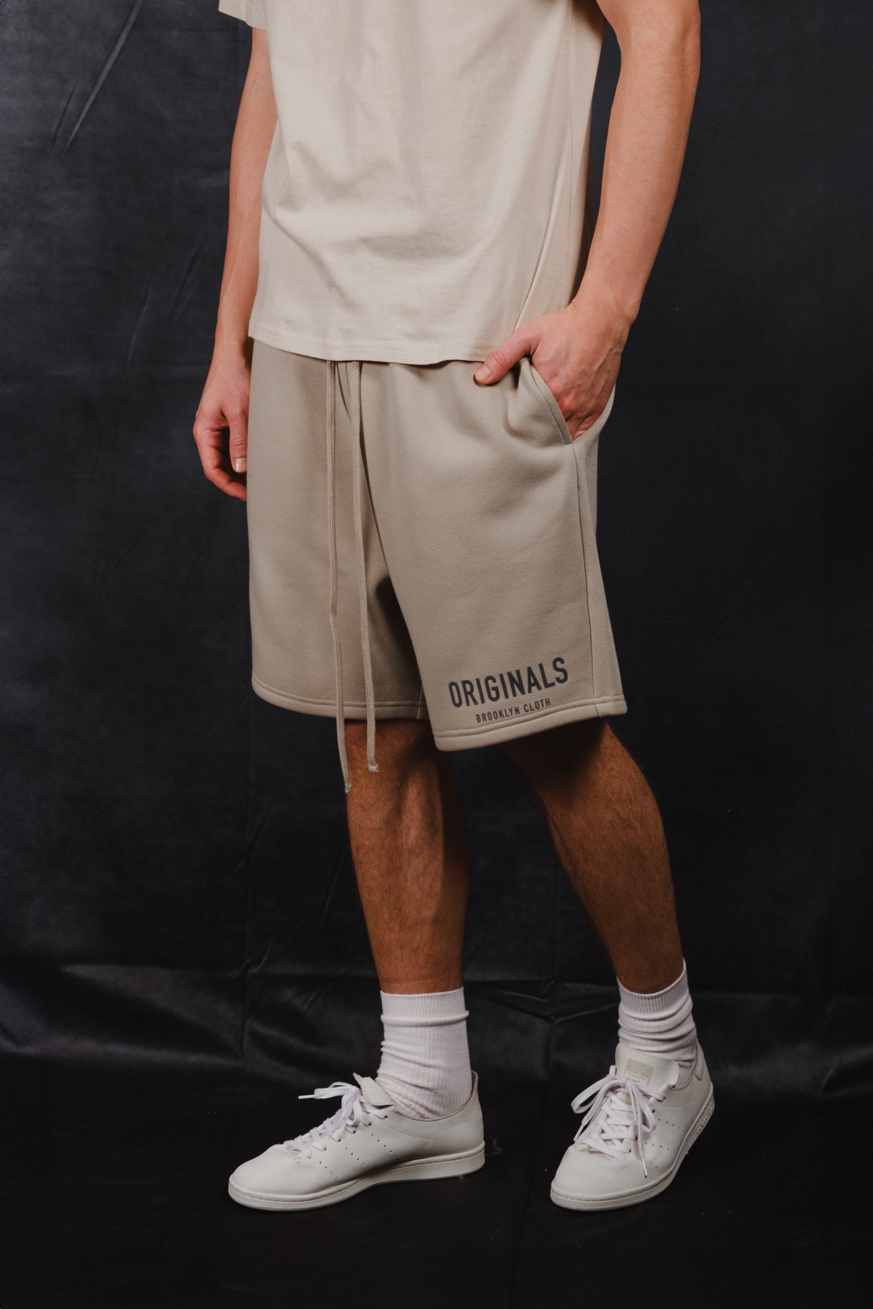 Men’s Originals Fleece Shorts with logo print and relaxed fit
#color_pumice stone