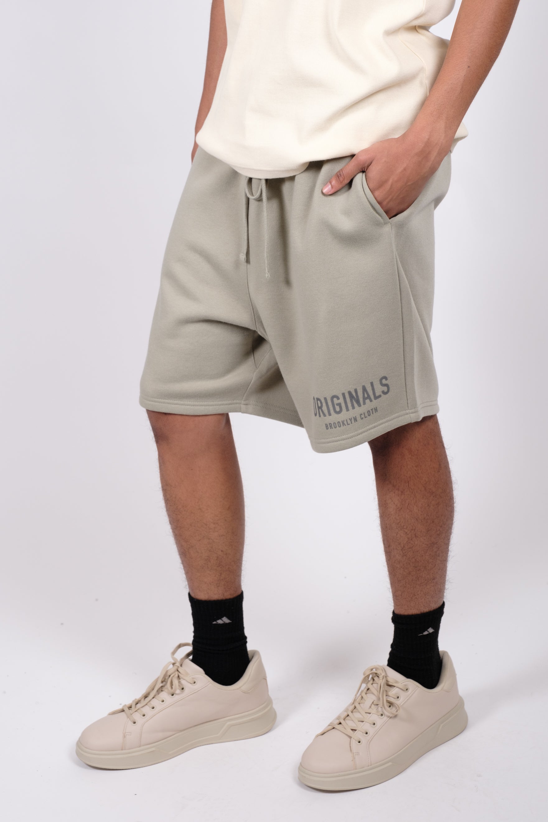 Soft men's fleece shorts with 'Originals' print and back pocket
#color_sage