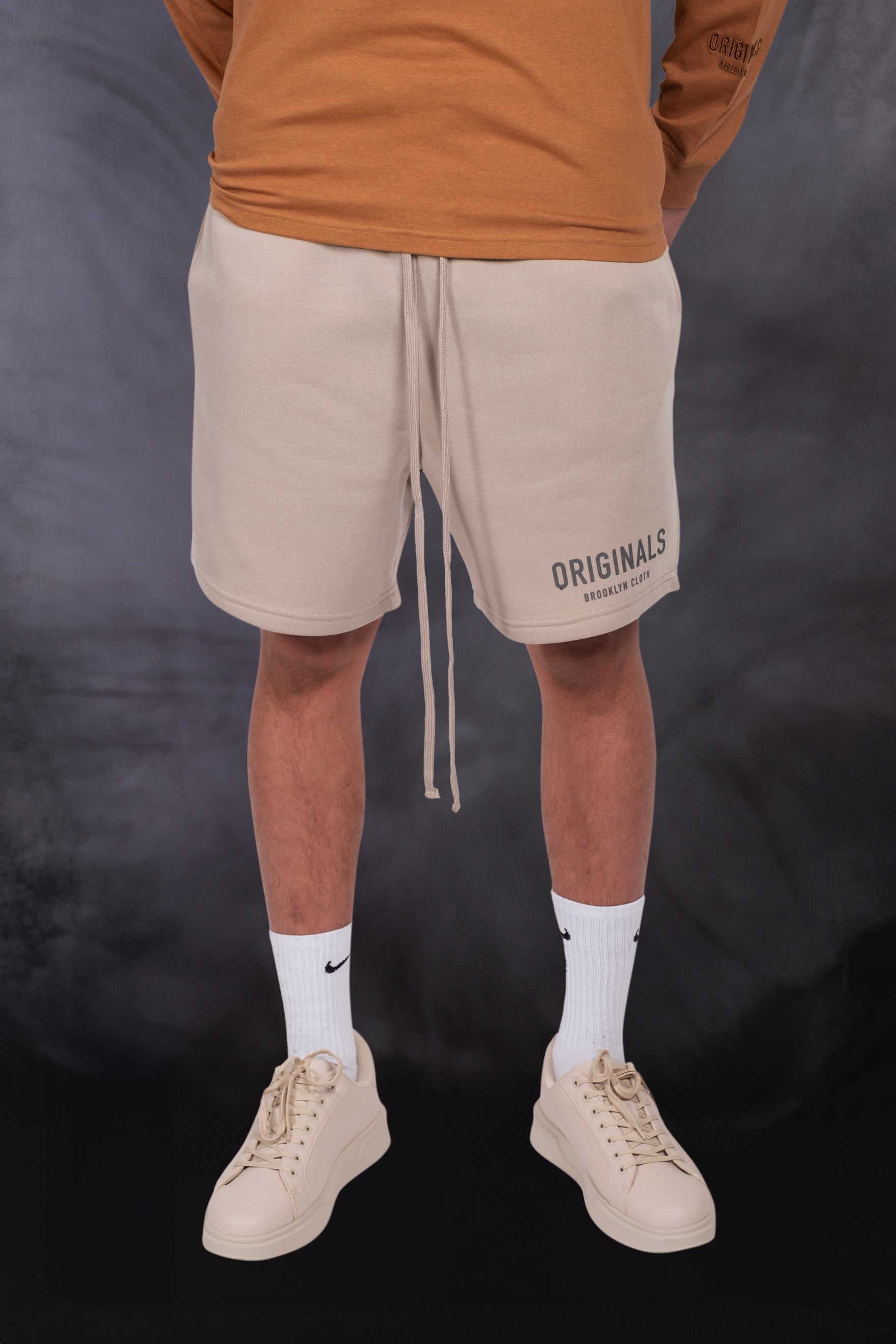Comfortable fleece shorts for men with 'Originals' logo detail
#color_sand