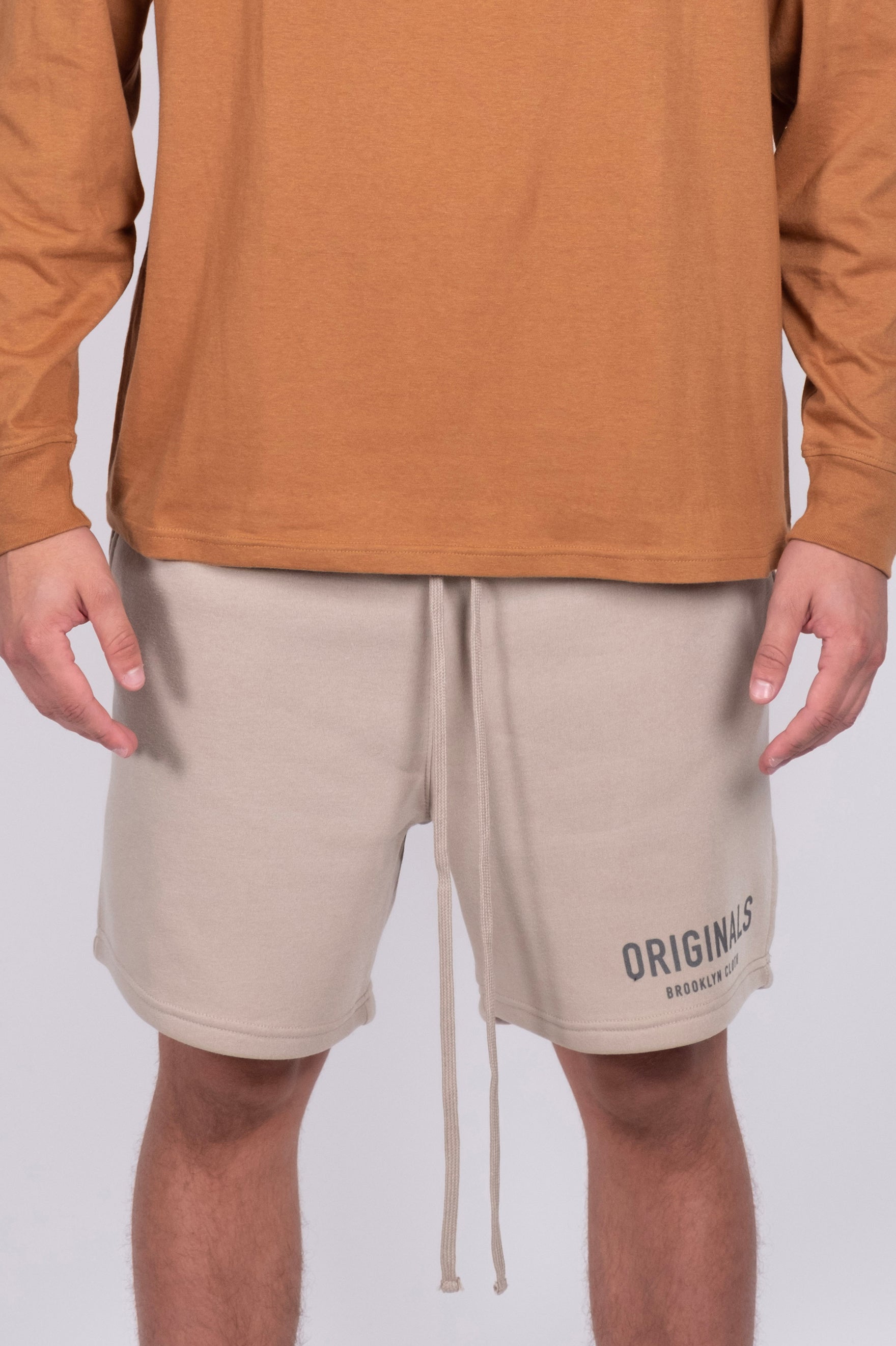 Soft Originals Fleece Shorts with relaxed fit 
#color_sand