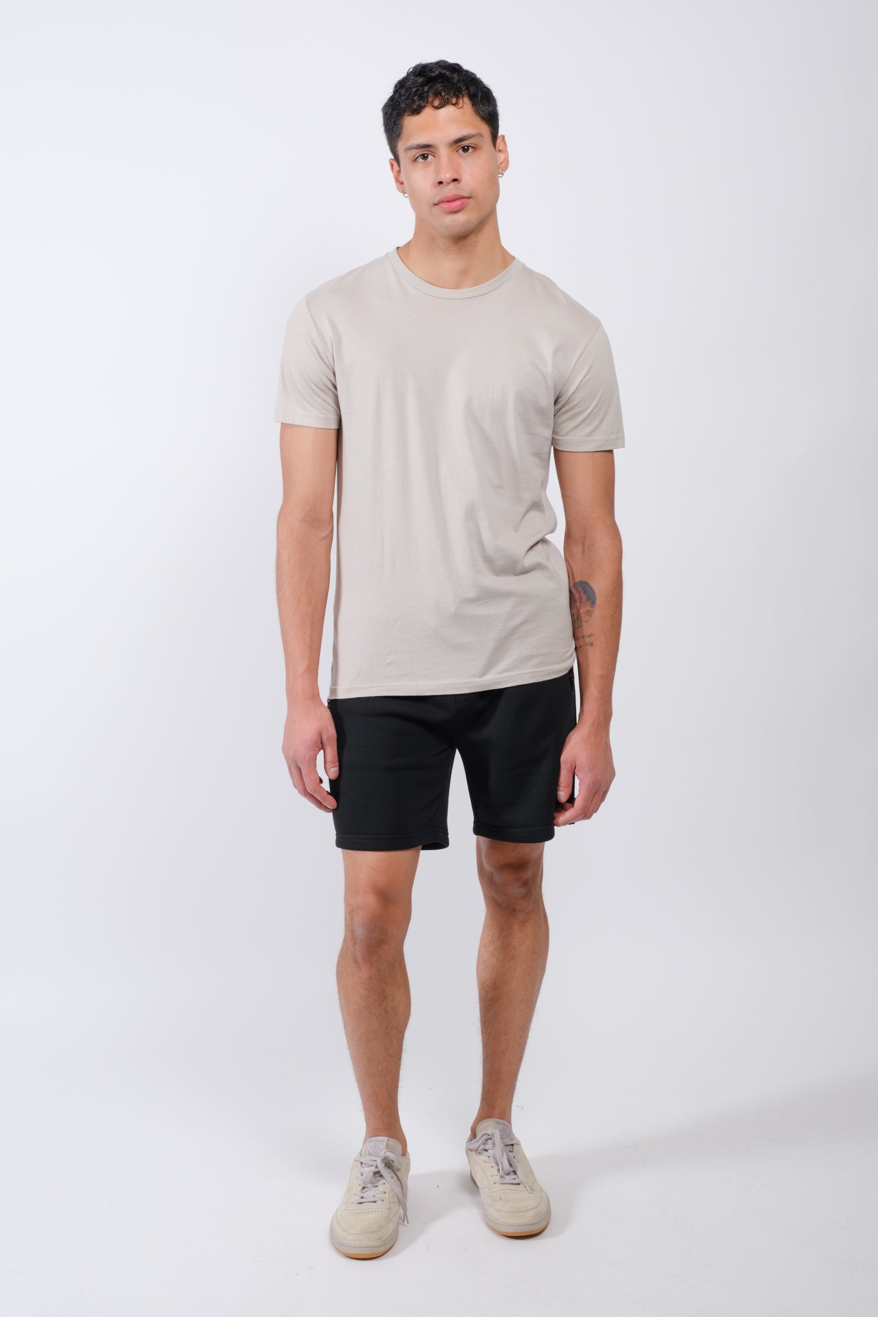 Brooklyn Cloth men’s fleece shorts featuring 5 inch inseam and zip pocket
#color_dusty black